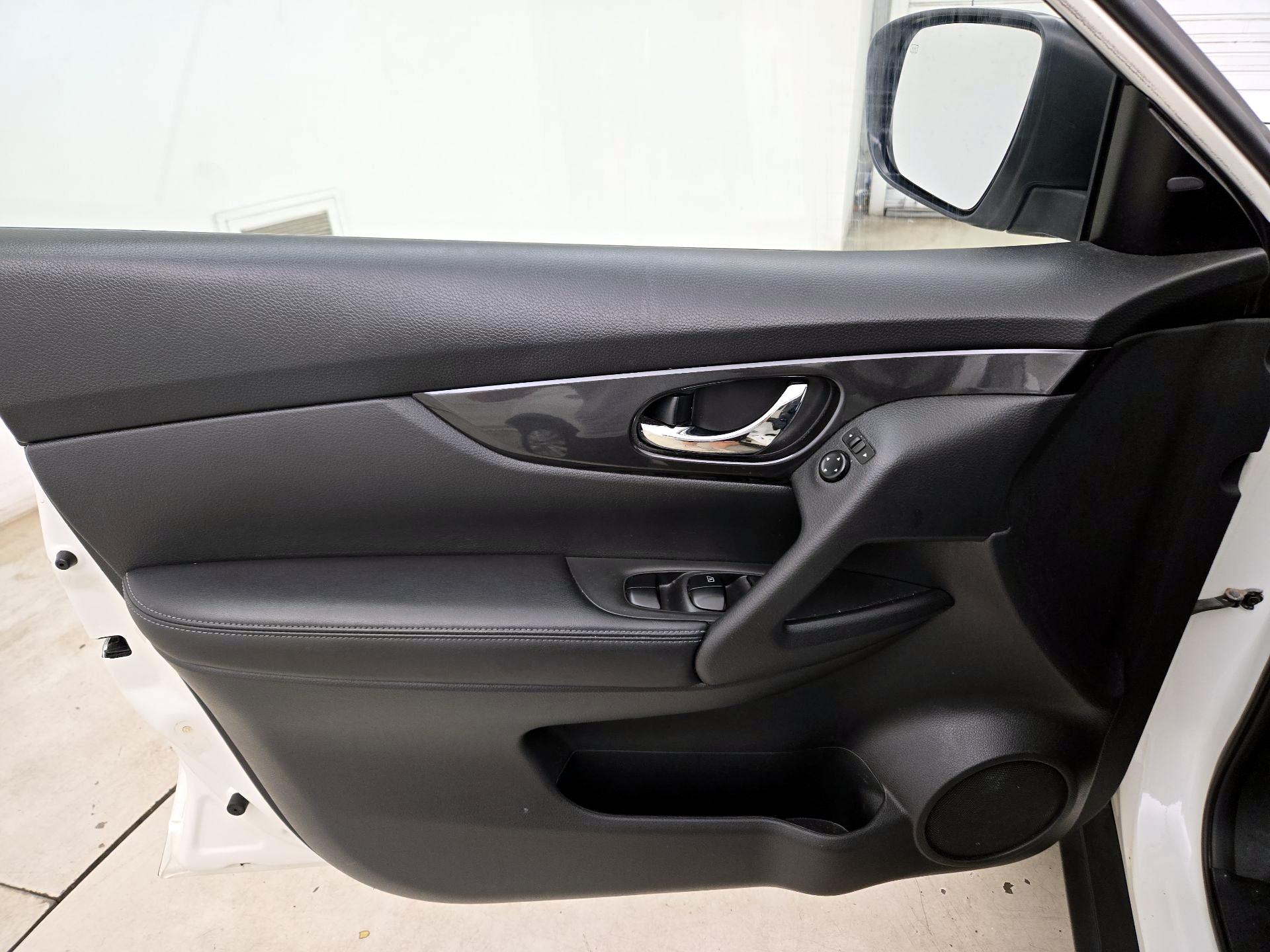 Thumbnail: 2020 Nissan Rogue - 12