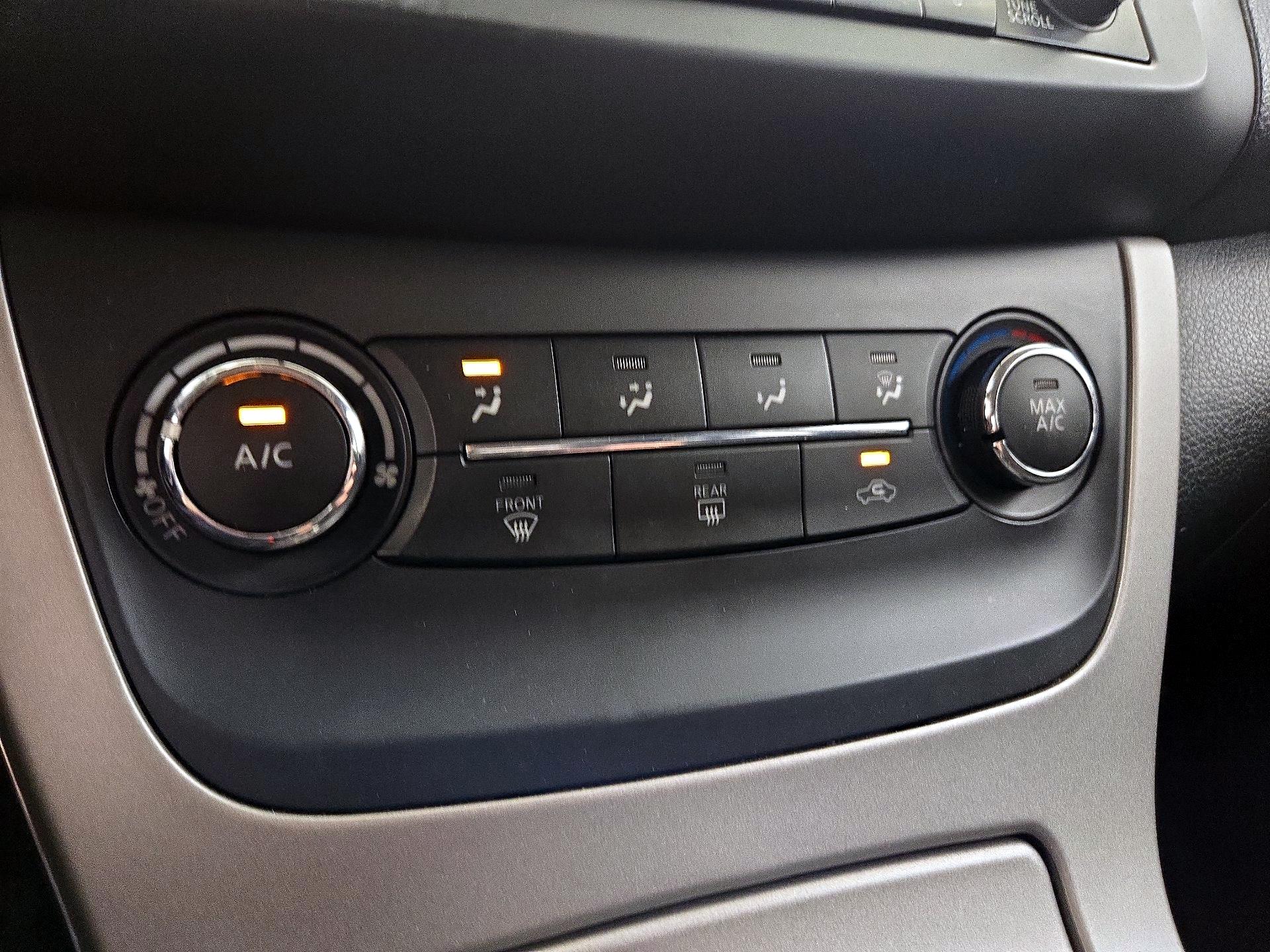 Thumbnail: 2015 Nissan Sentra - 15
