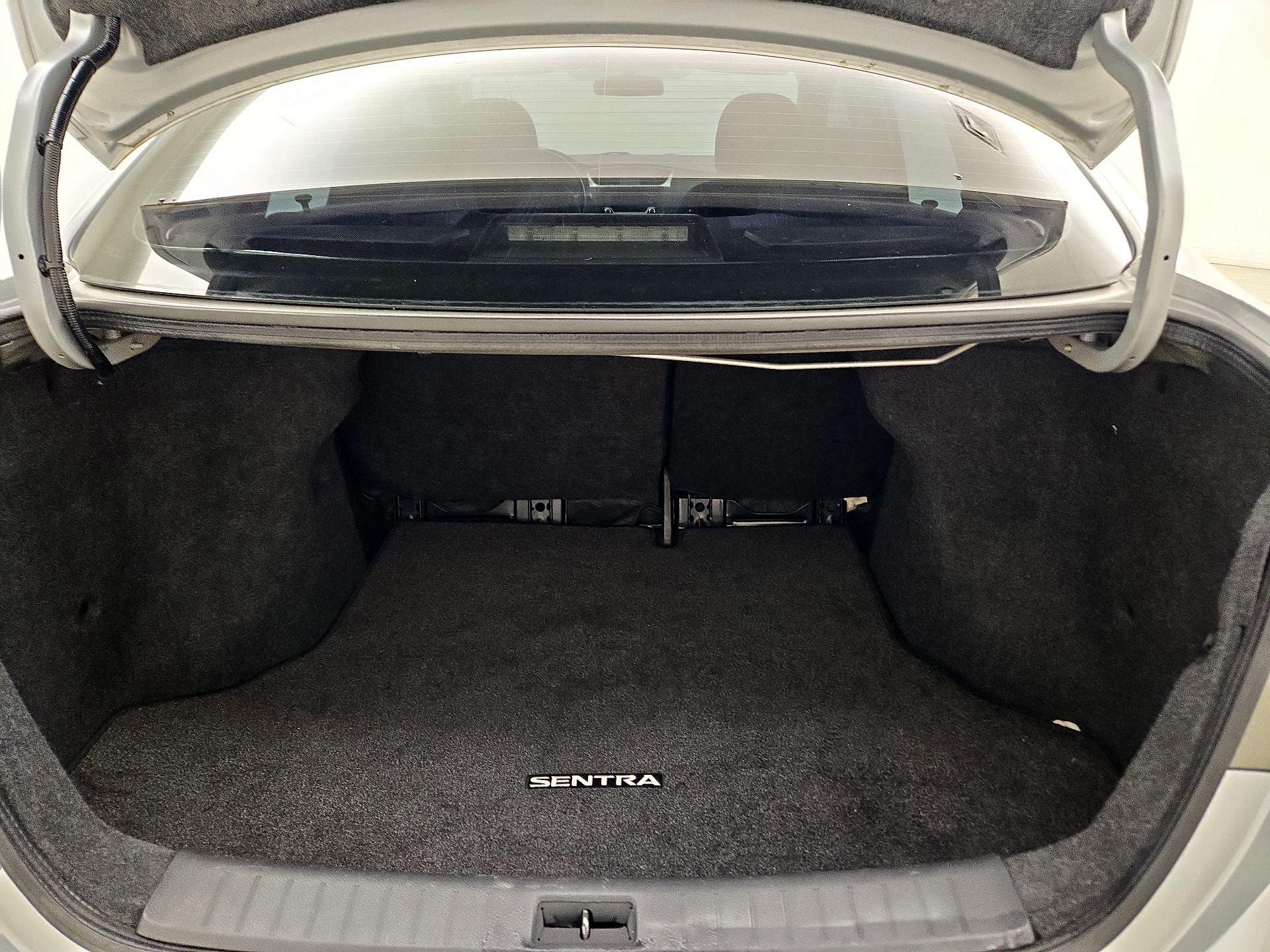 Thumbnail: 2015 Nissan Sentra - 17