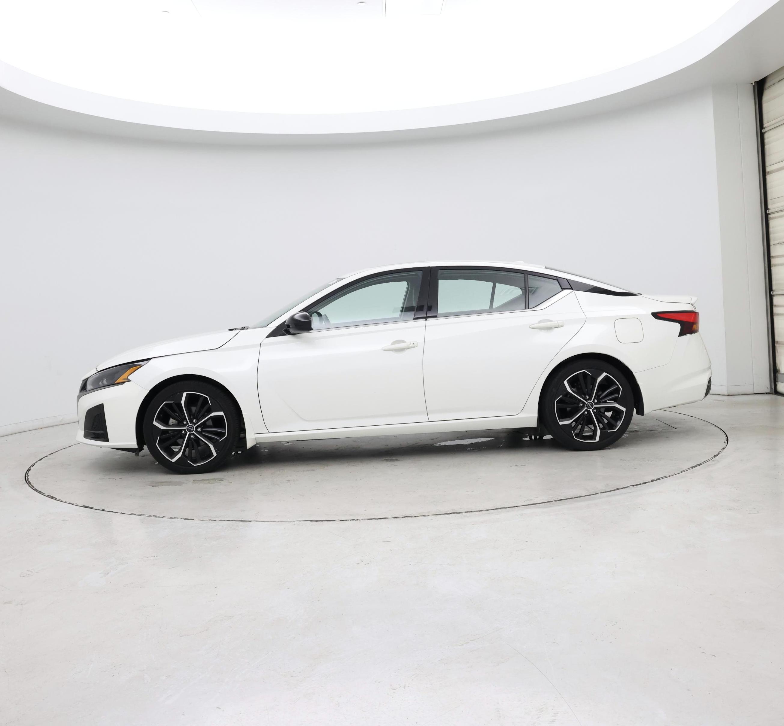 Thumbnail: 2023 Nissan Altima - 3