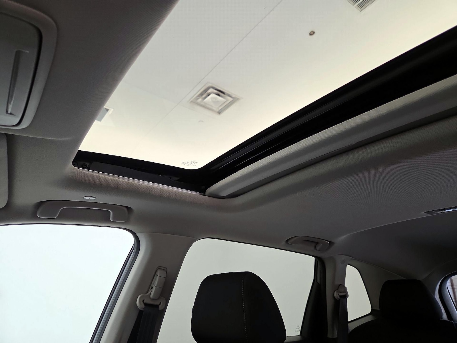 Sunroof(s) & Overhead Airbags