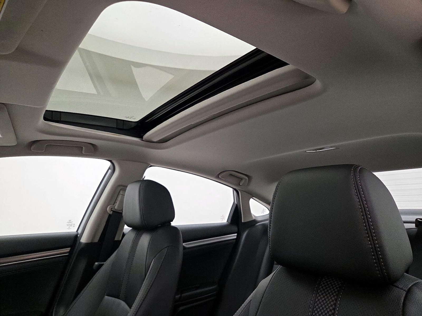 Sunroof(s) & Overhead Airbags