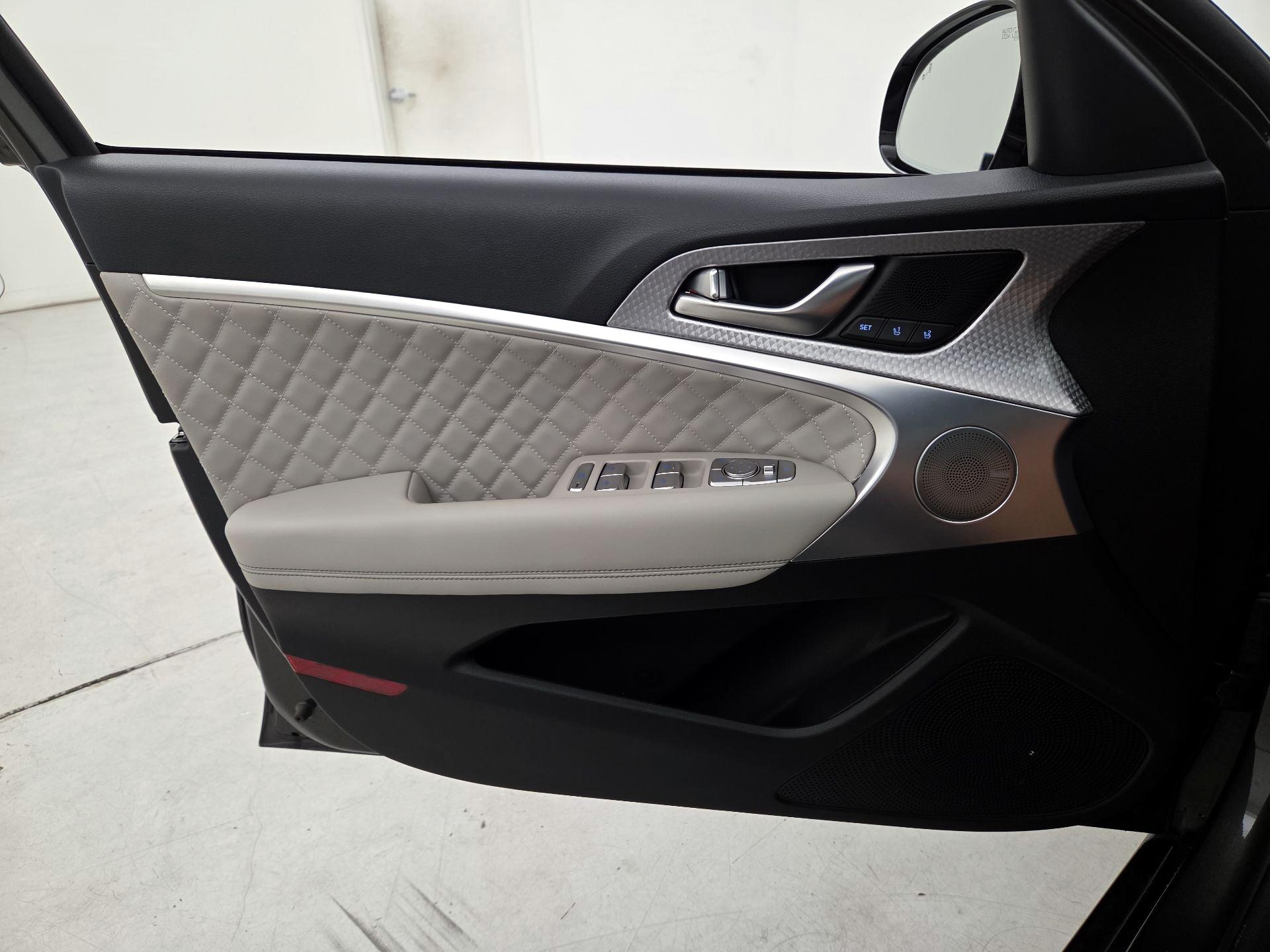 Thumbnail: 2023 Genesis G70 - 12
