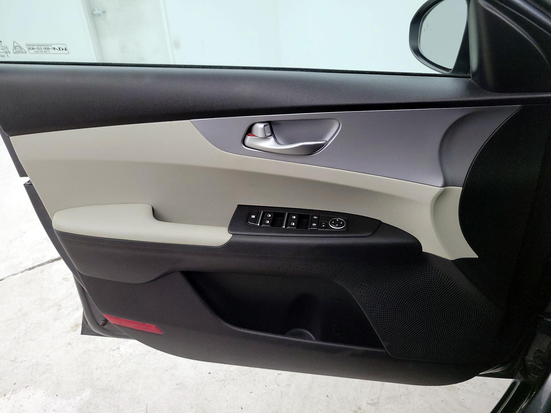 Thumbnail: 2023 Kia Forte - 10