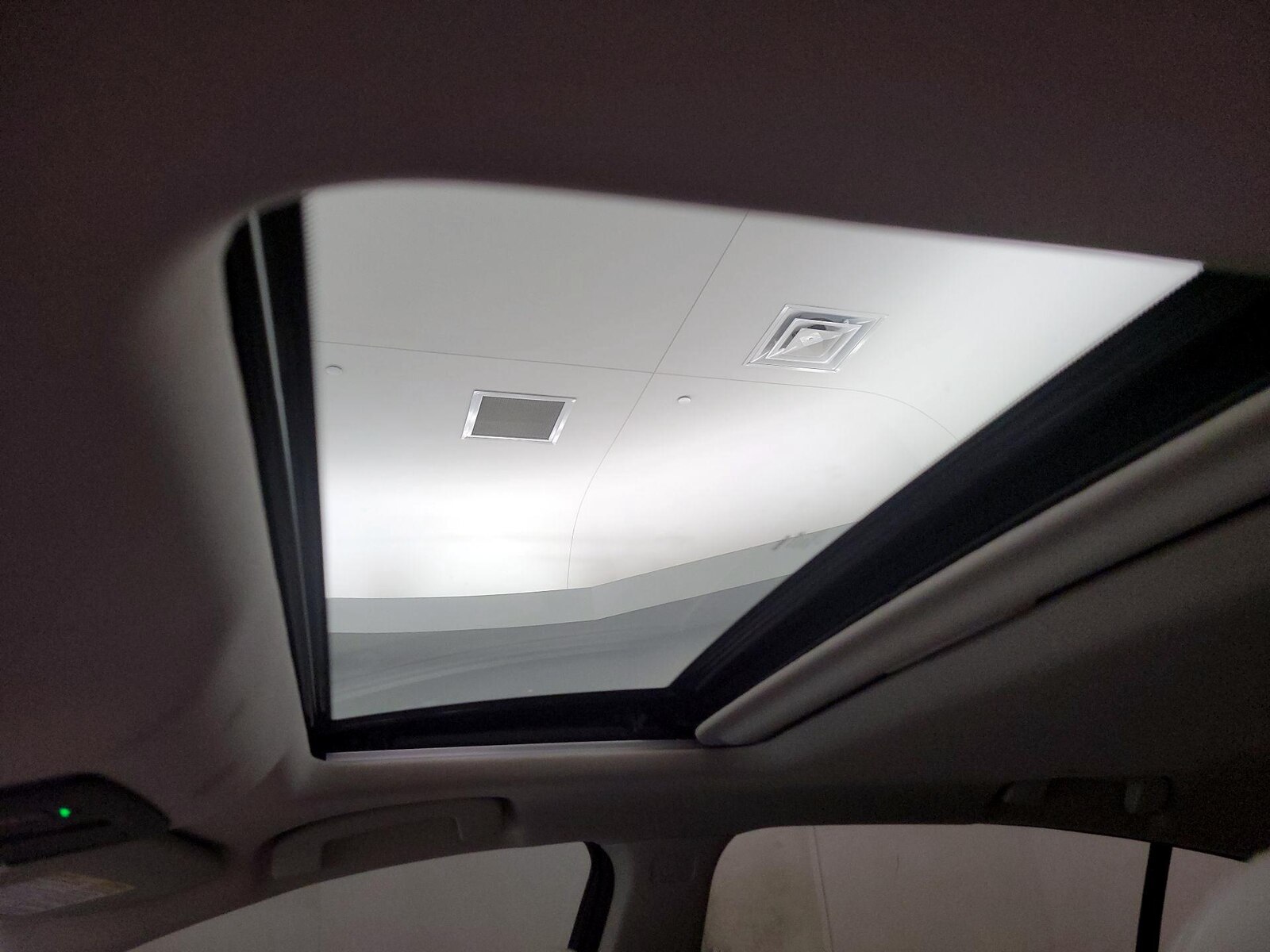 Sunroof(s) & Overhead Airbags