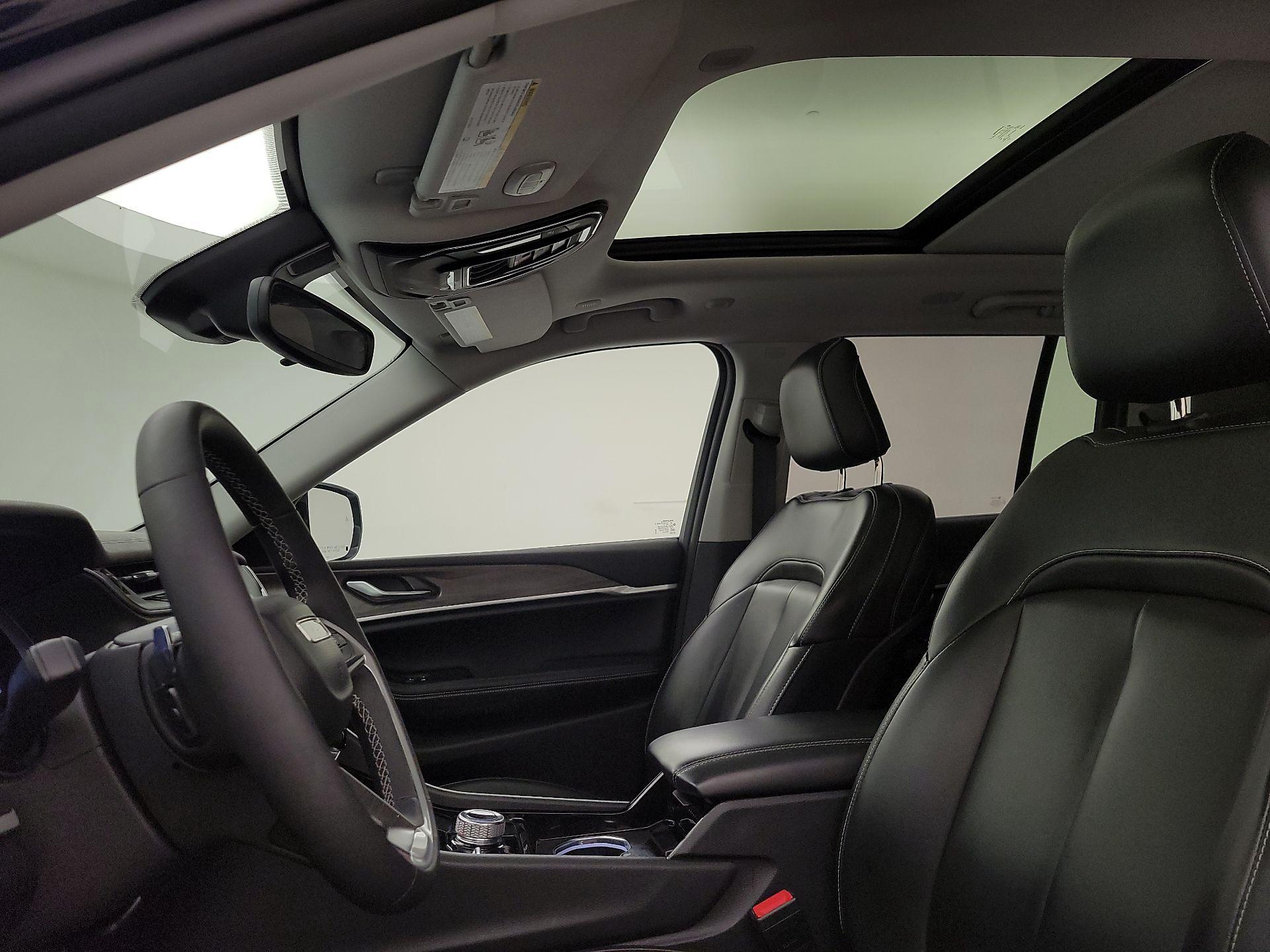 Thumbnail: 2023 Jeep Grand Cherokee - 20