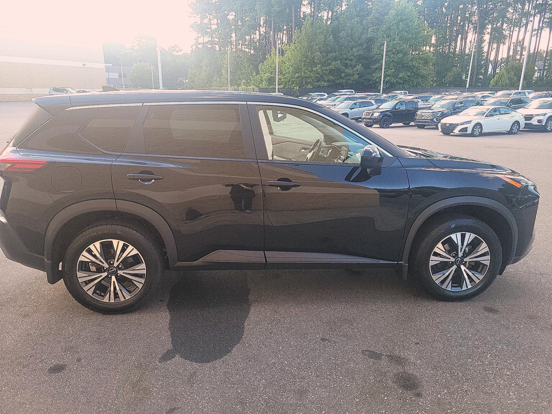 Thumbnail: 2023 Nissan Rogue - 4
