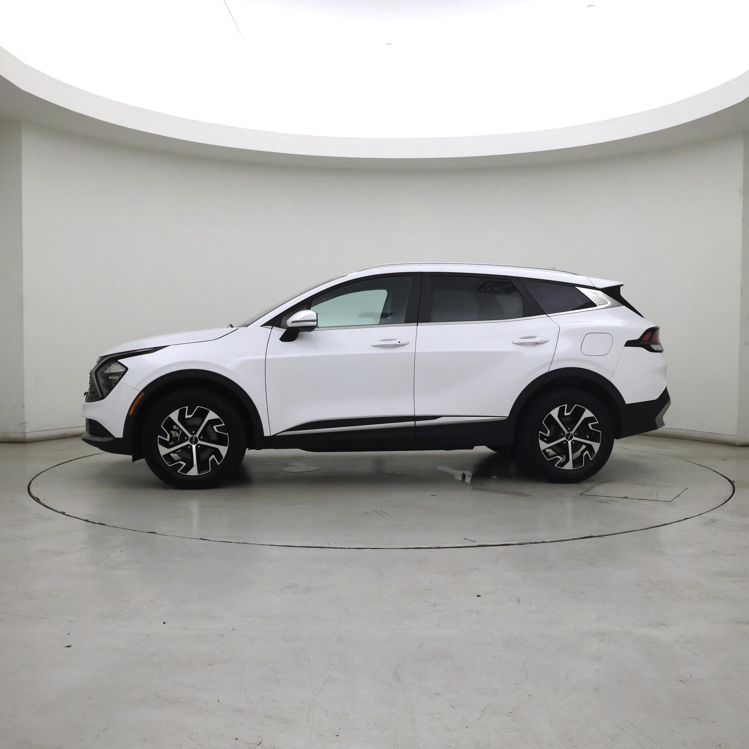 Thumbnail: 2023 Kia Sportage - 3