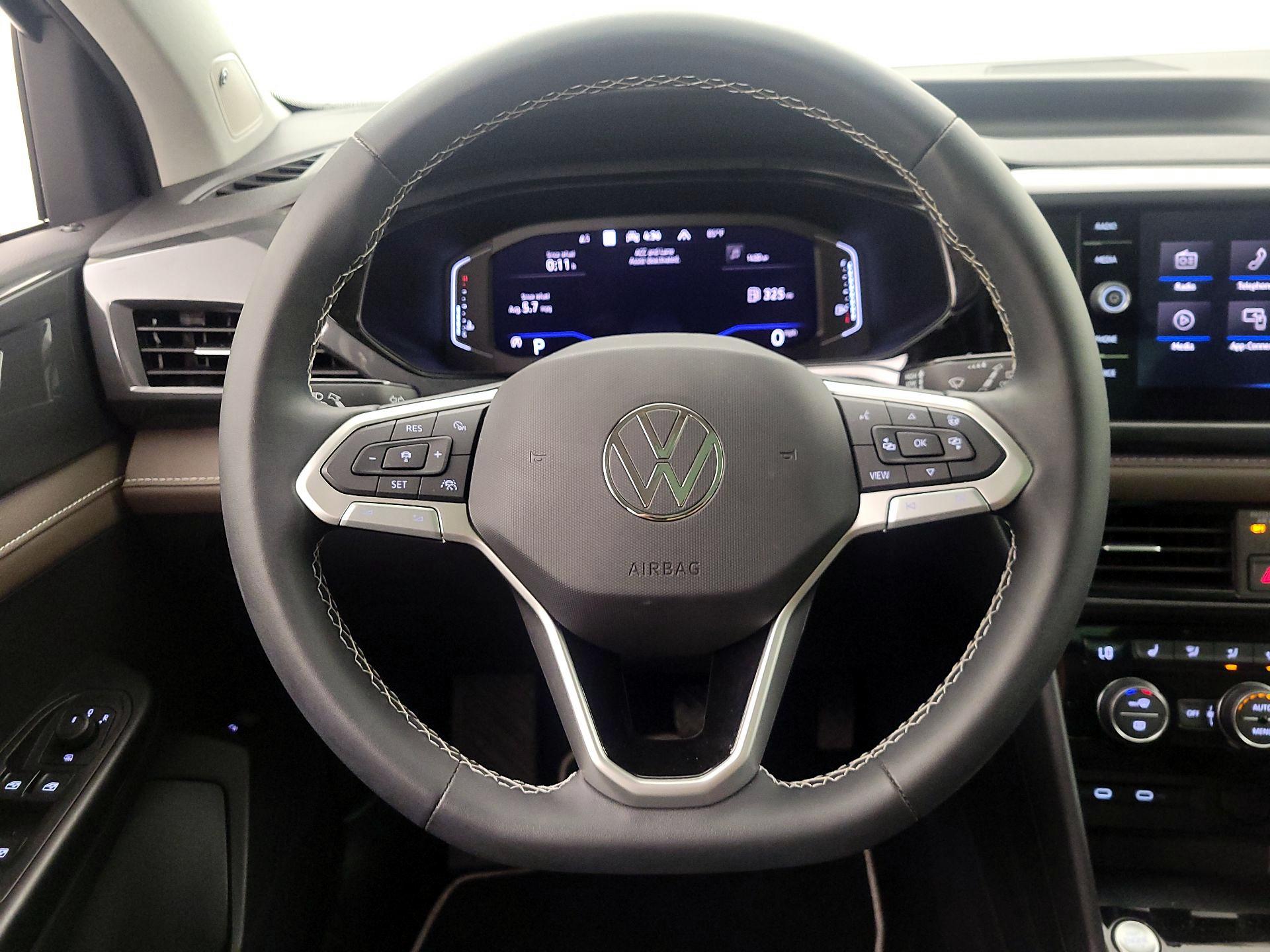 Thumbnail: 2023 Volkswagen Taos - 10