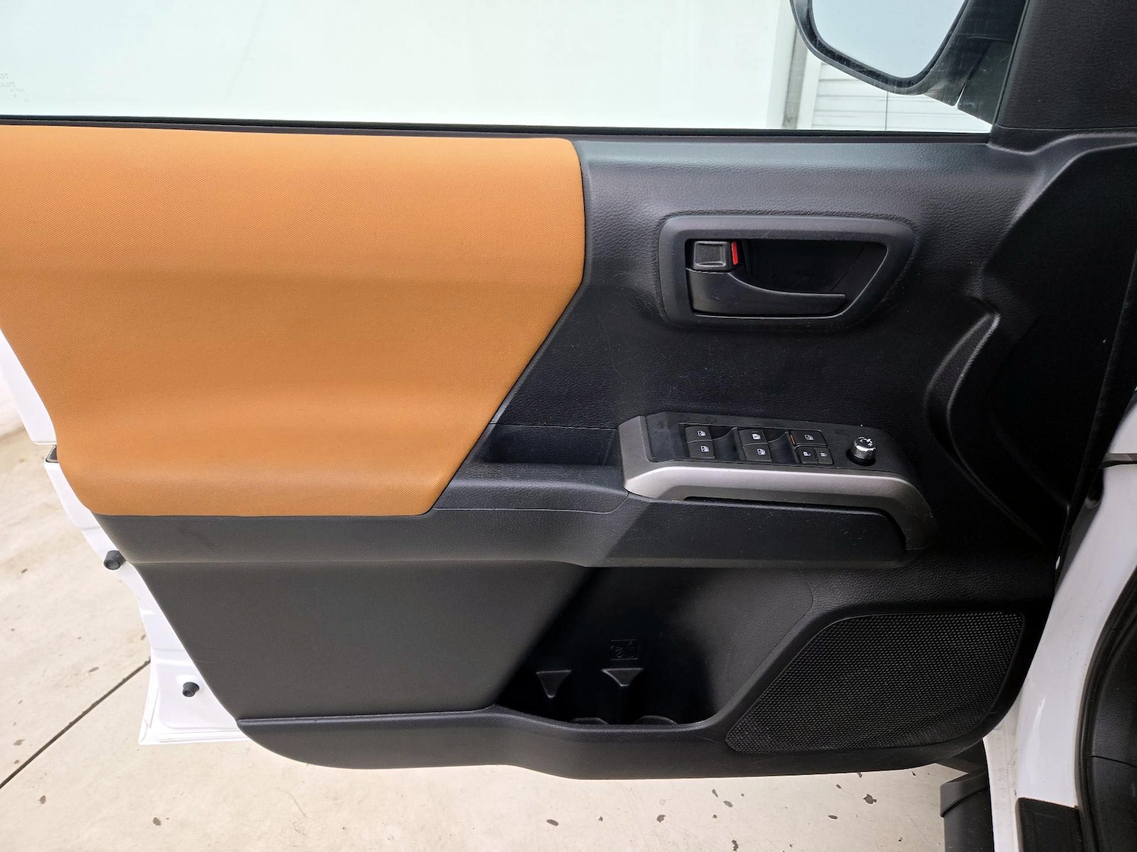 2016 Toyota Tacoma SR5 - Photo 13