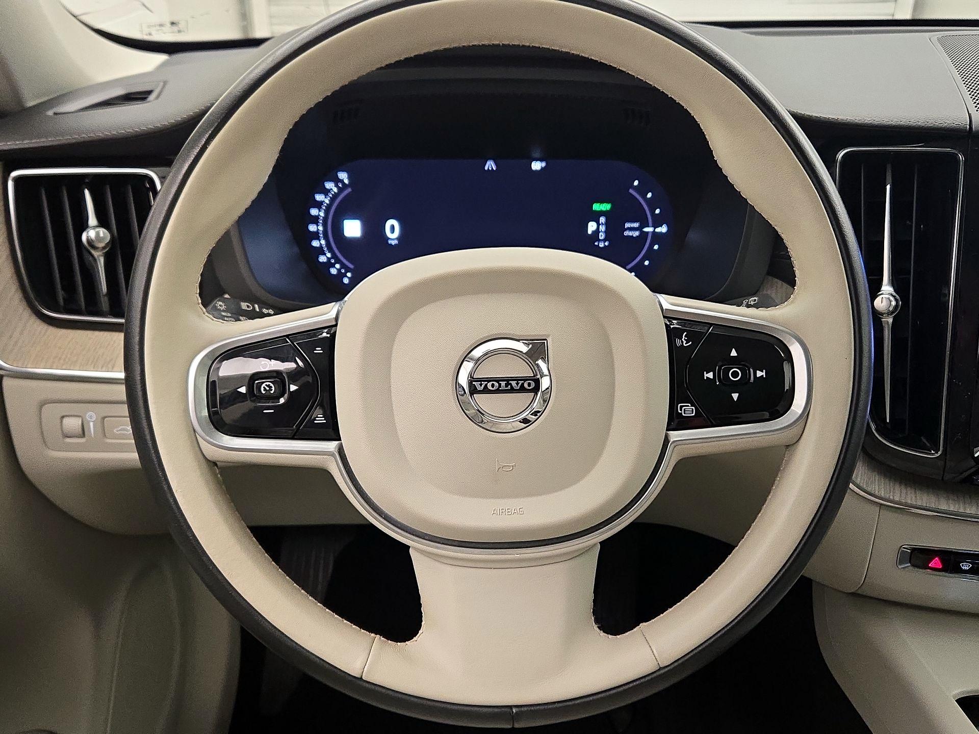 Thumbnail: 2022 Volvo XC60 - 10