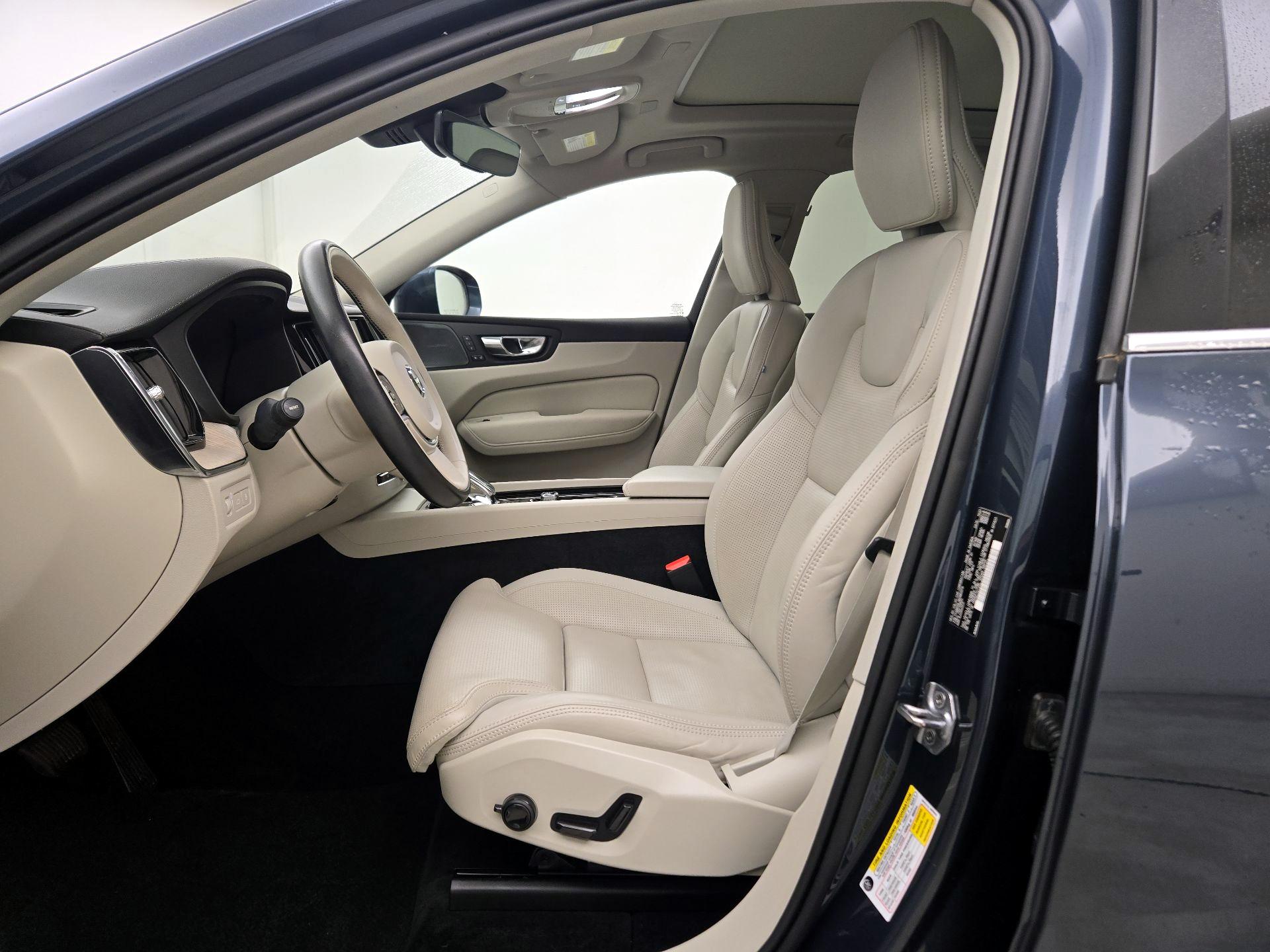Thumbnail: 2022 Volvo XC60 - 11