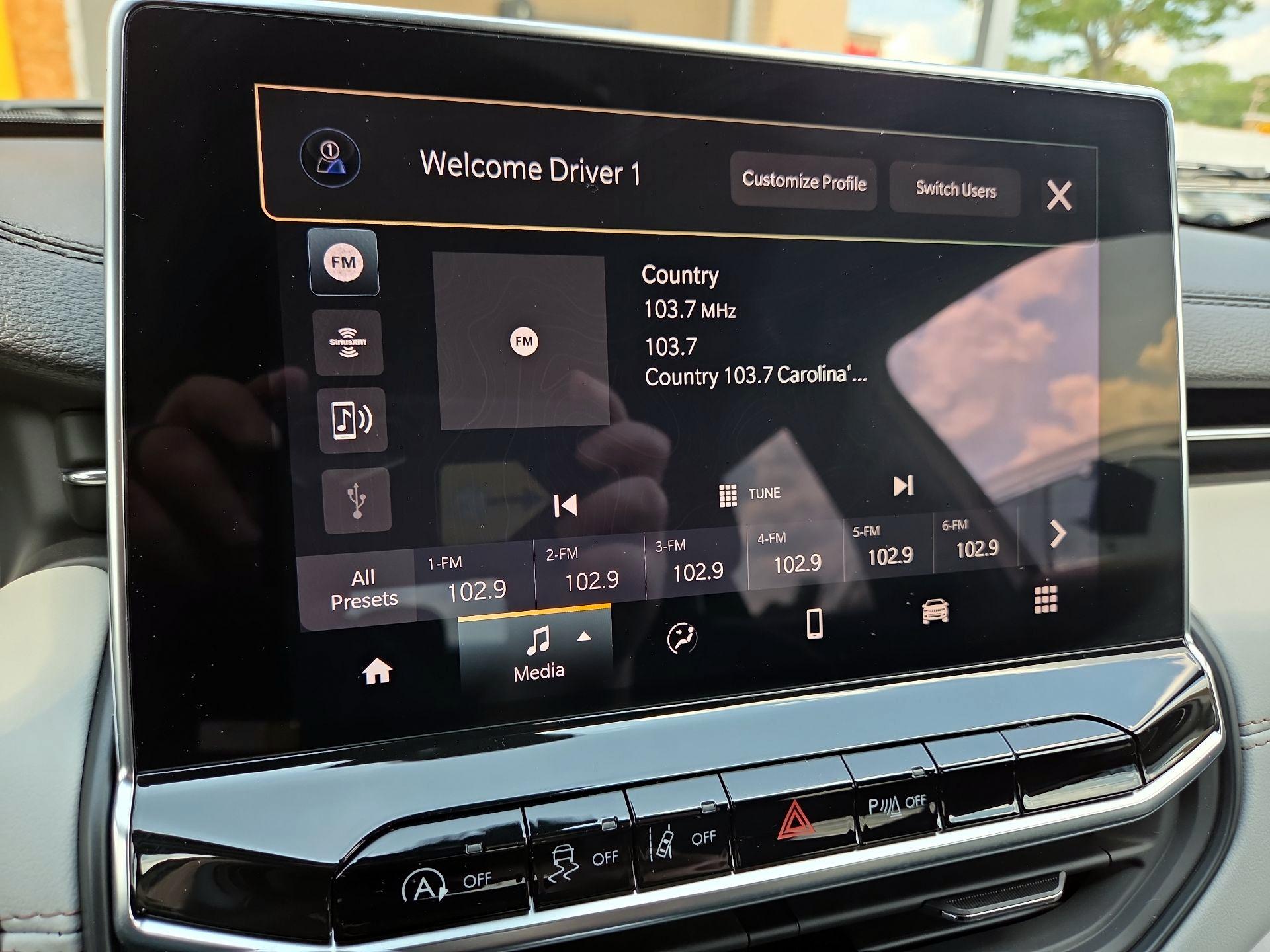 Thumbnail: 2023 Jeep Compass - 15