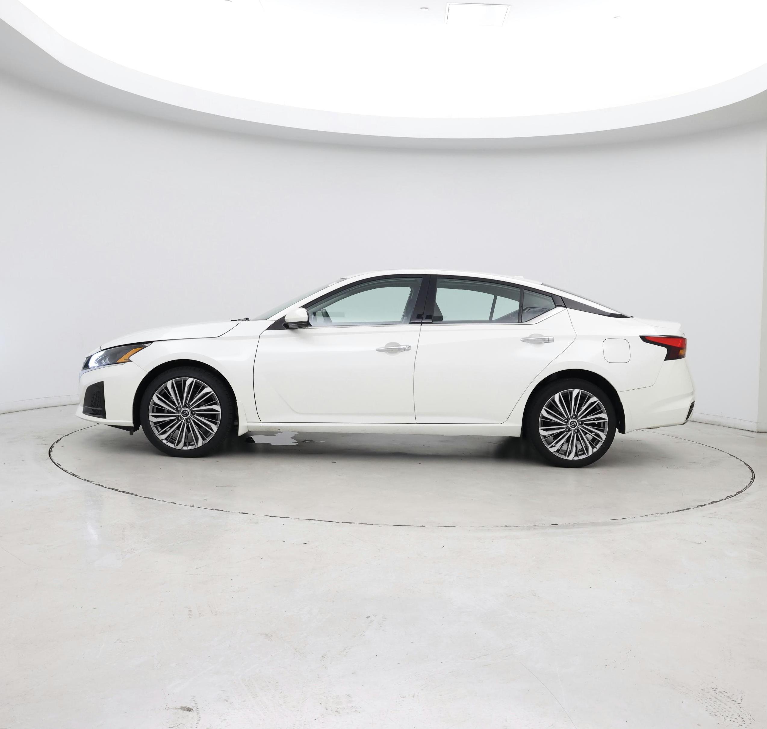 Thumbnail: 2024 Nissan Altima - 3