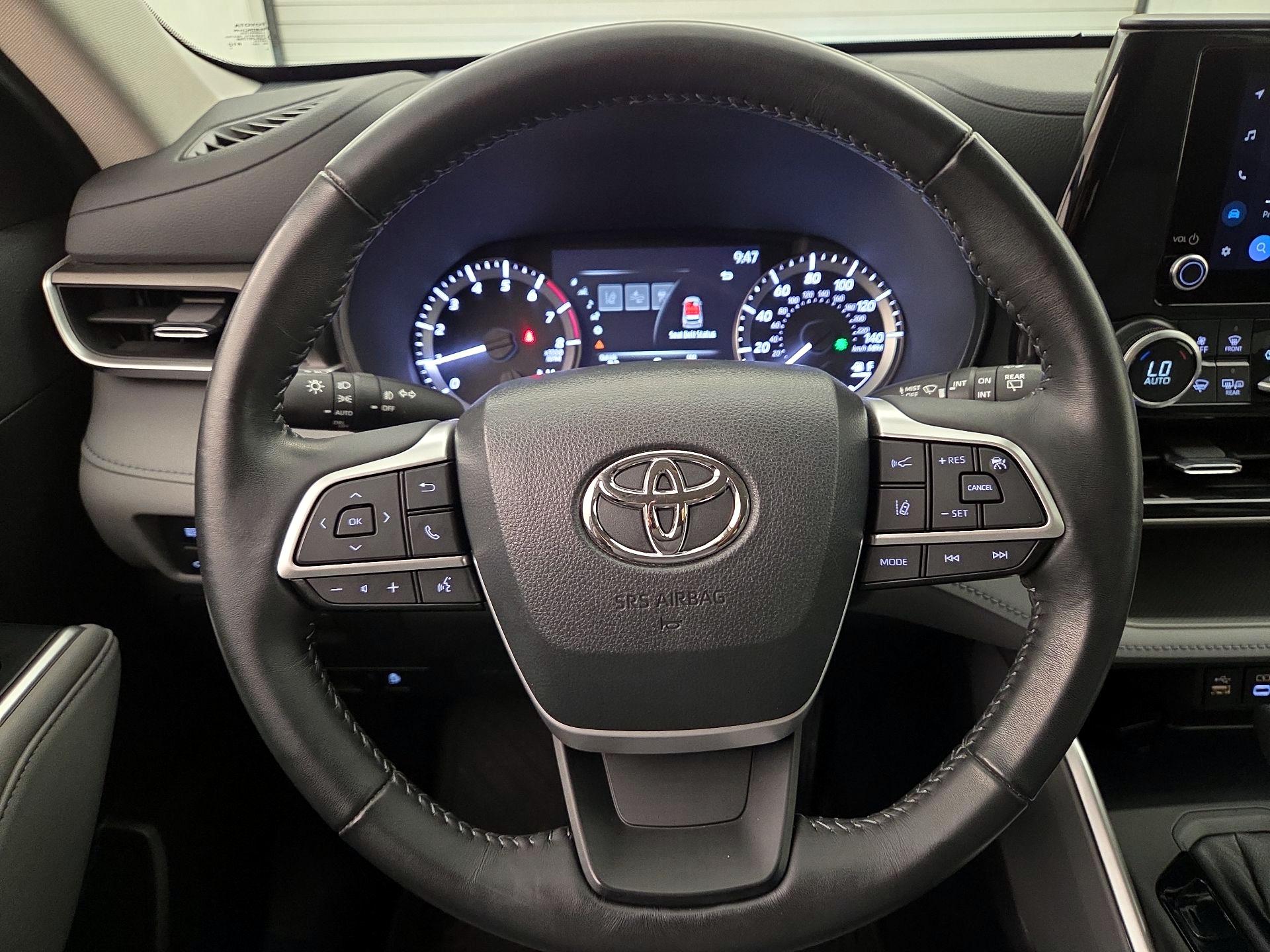 Thumbnail: 2023 Toyota Highlander - 10