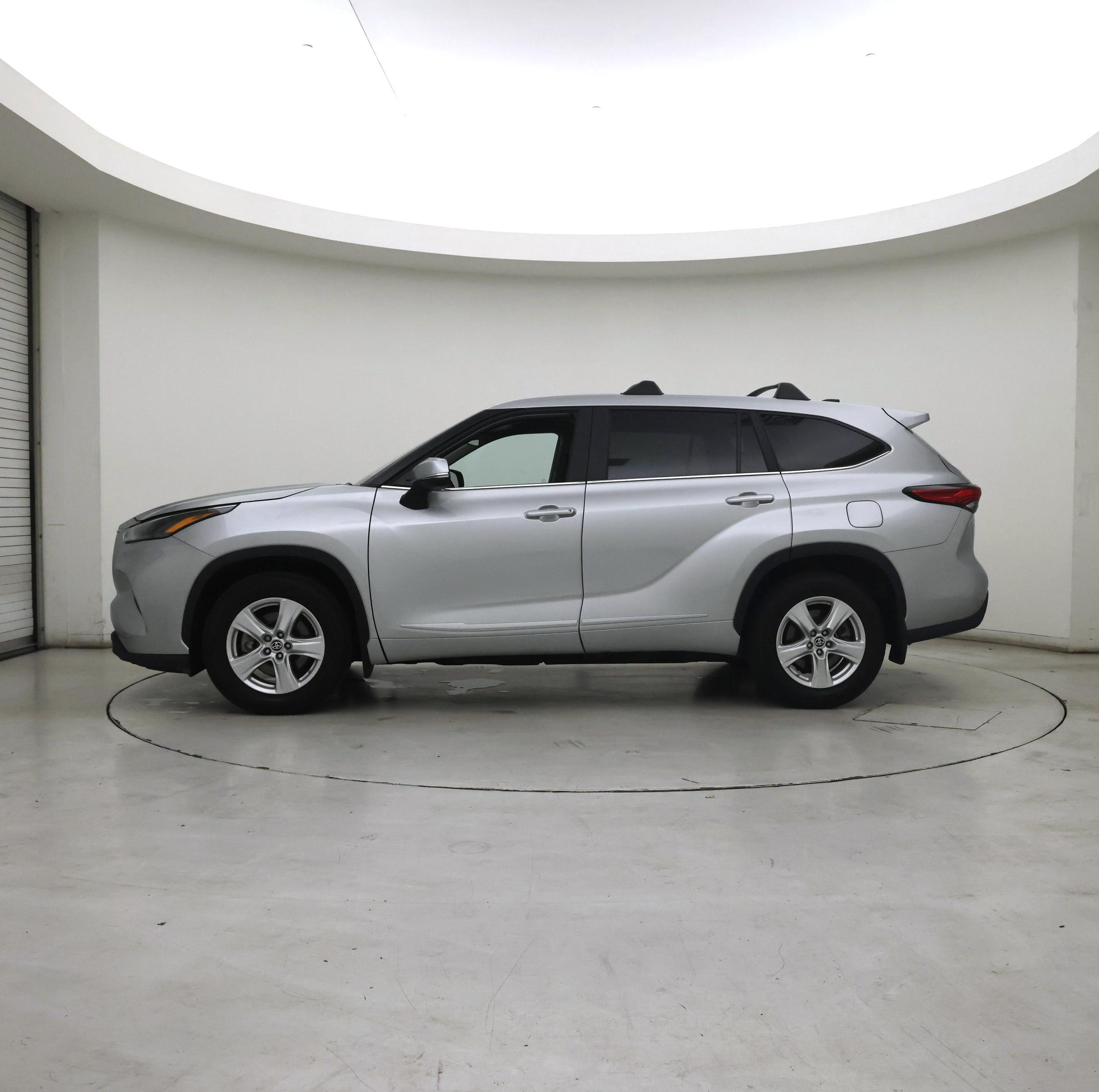 Thumbnail: 2023 Toyota Highlander - 3