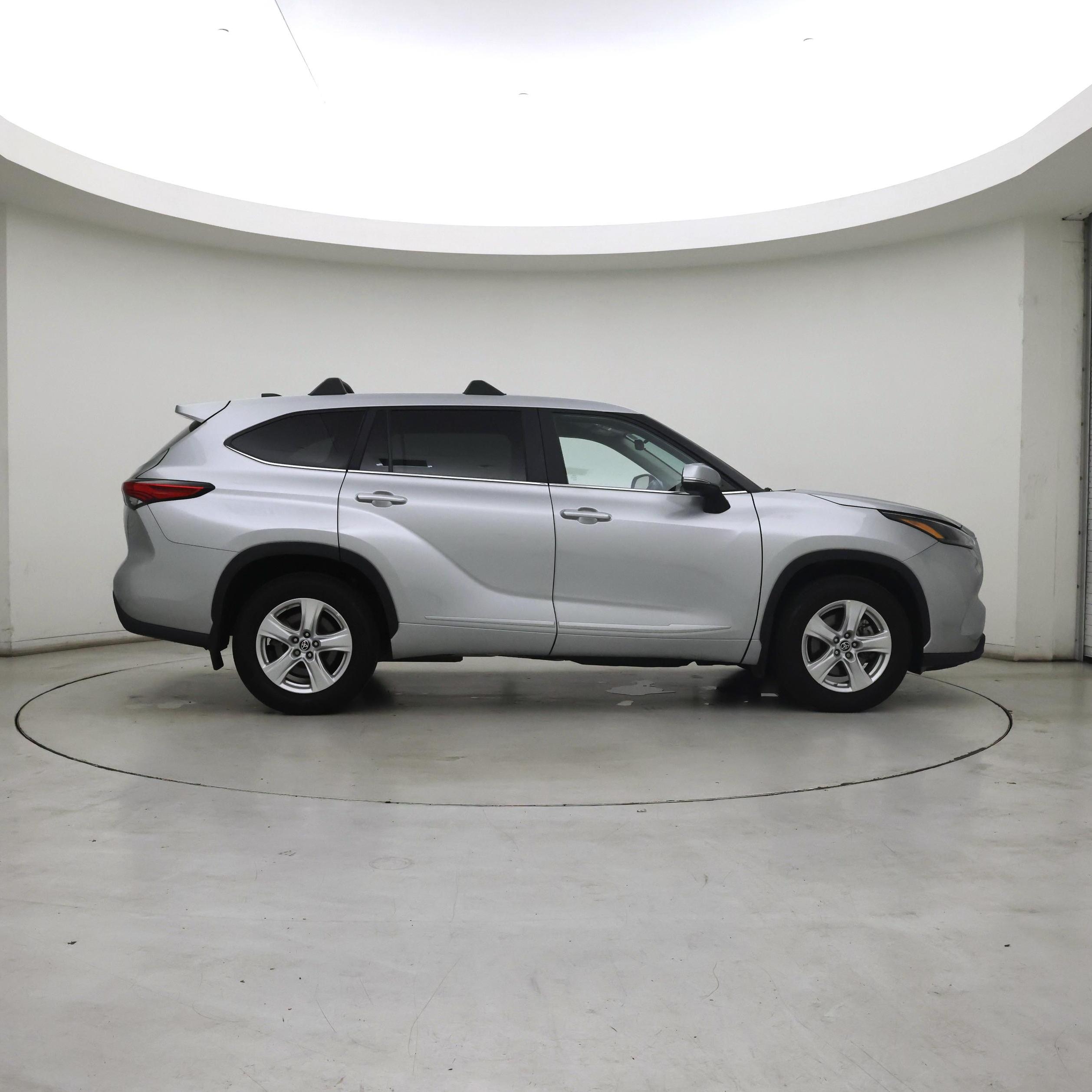 Thumbnail: 2023 Toyota Highlander - 7