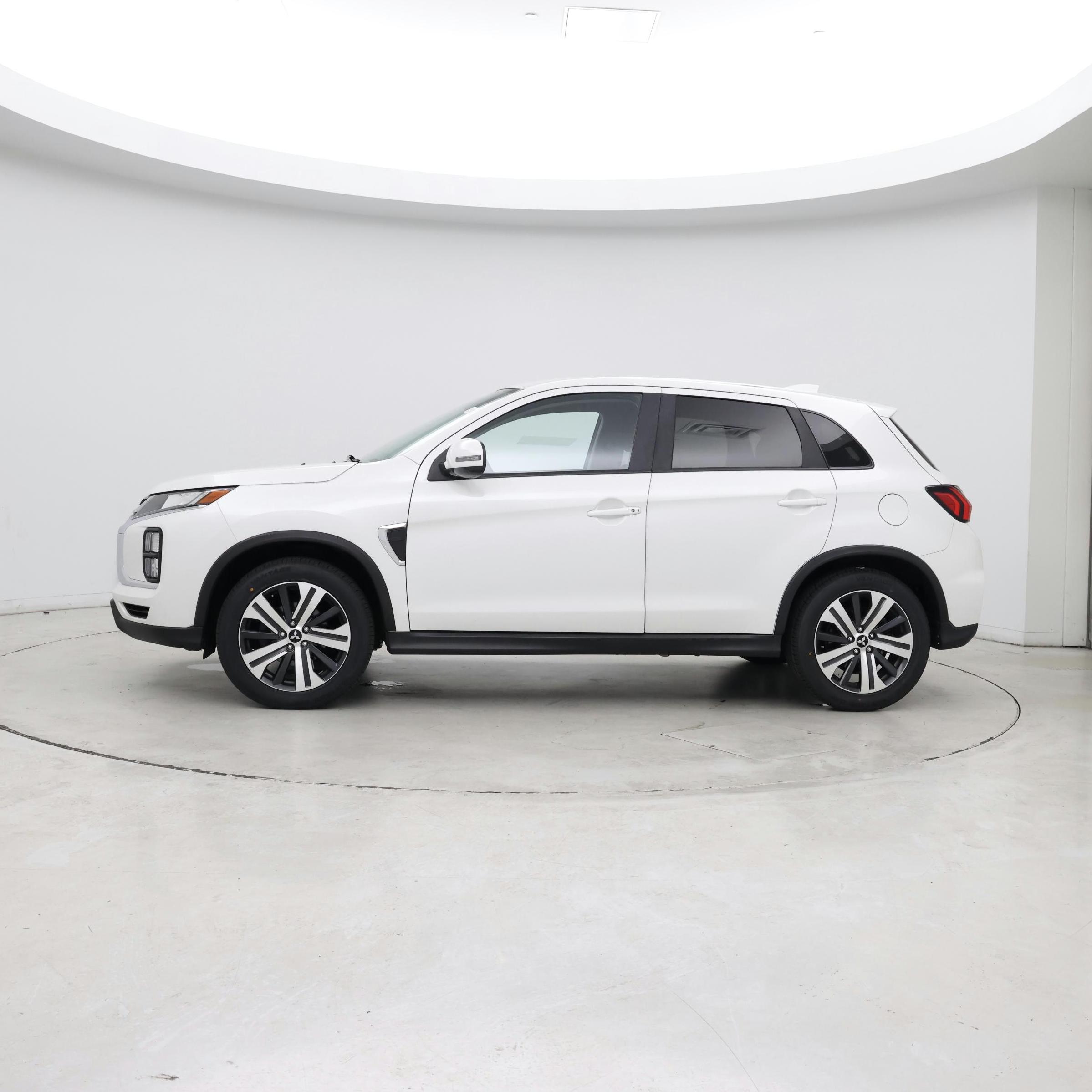 Thumbnail: 2020 Mitsubishi Outlander Sport - 3