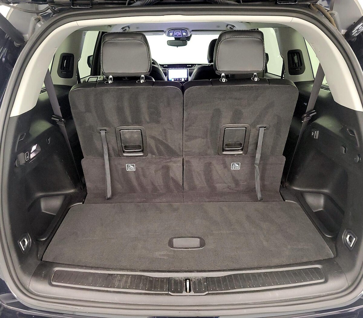 Trunk/Cargo (Seats Up)