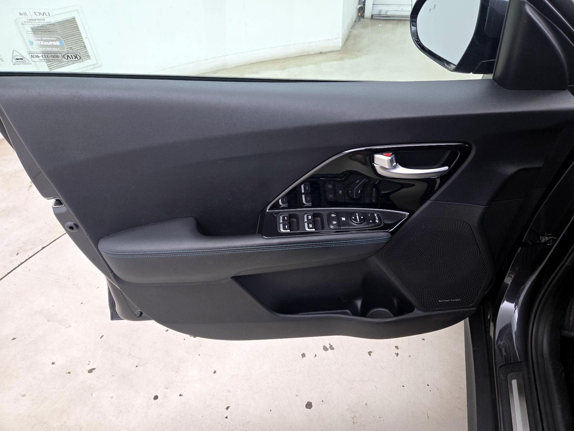 Thumbnail: 2020 Kia Niro - 12