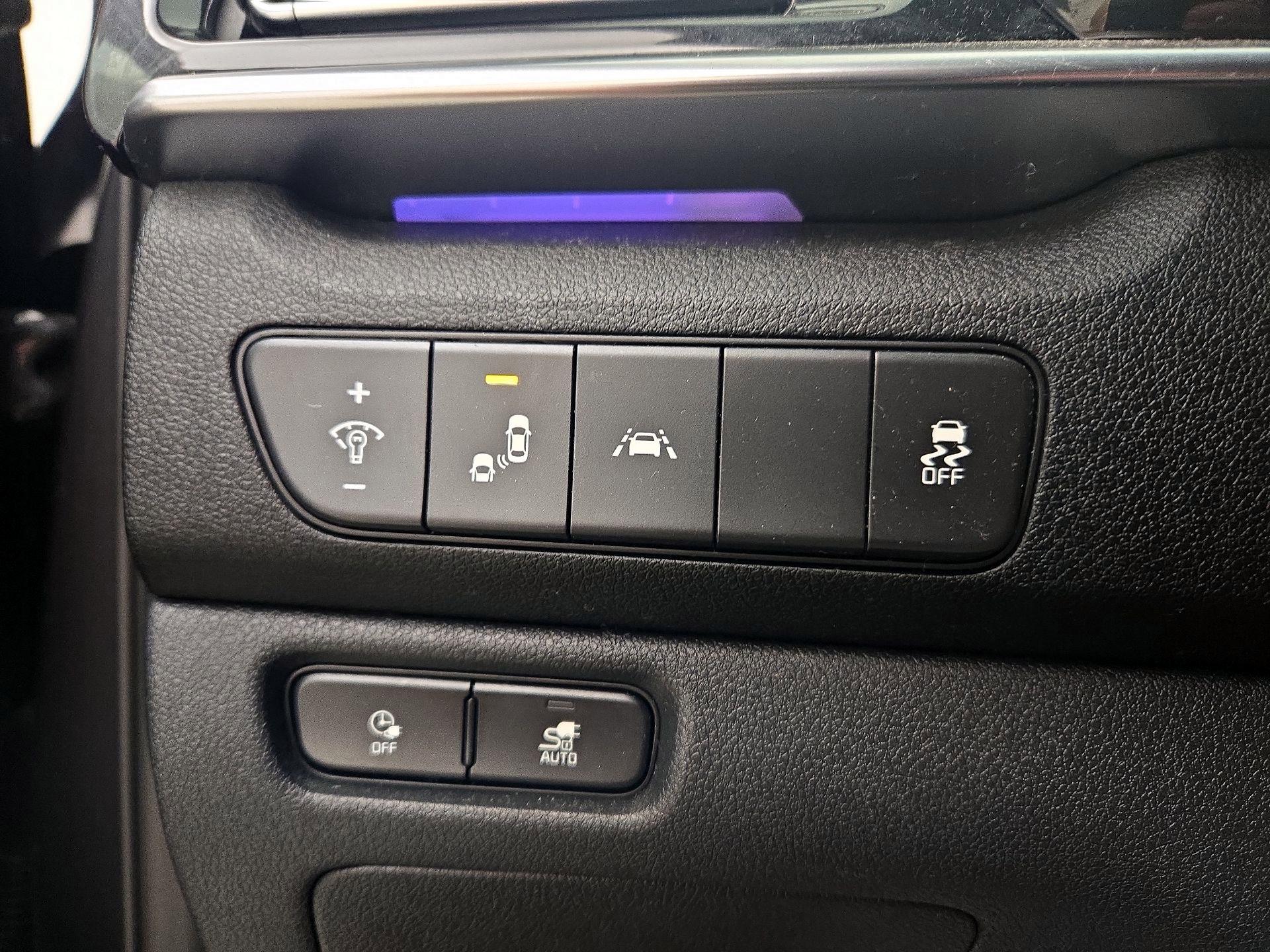 Thumbnail: 2020 Kia Niro - 13