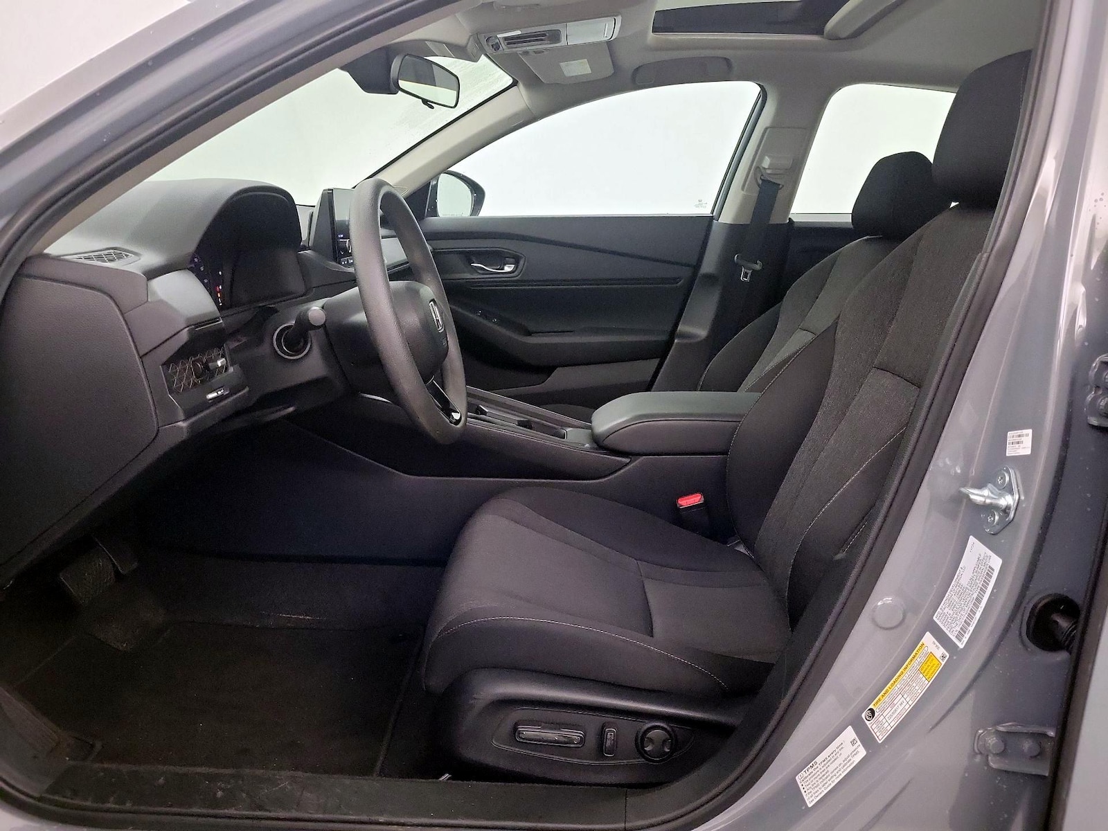 2025 Honda Accord SE - Photo 12