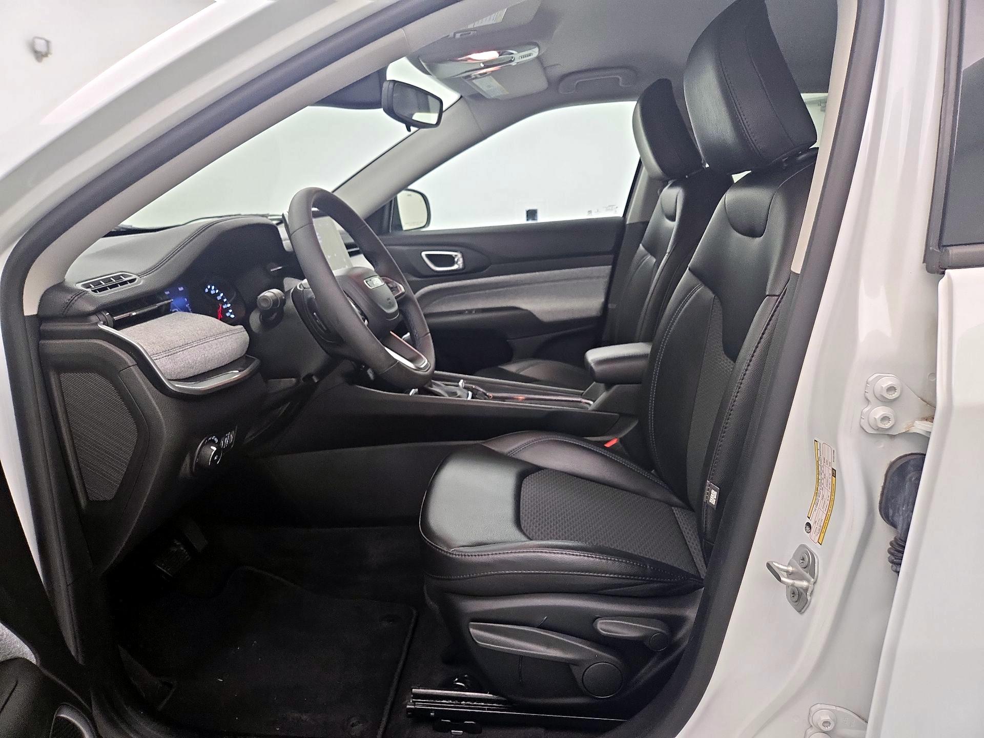 Thumbnail: 2022 Jeep Compass - 11