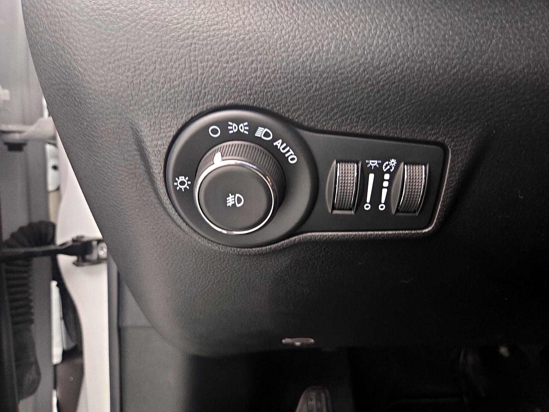 Thumbnail: 2022 Jeep Compass - 13