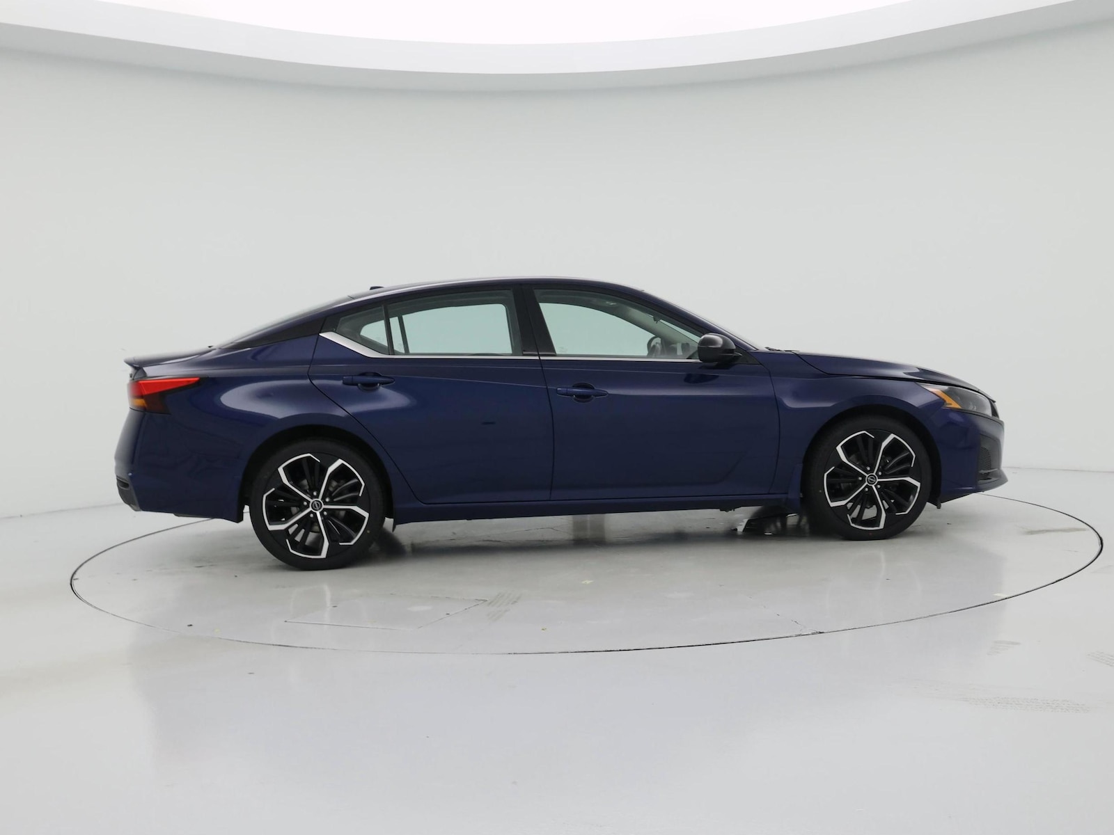 2023 Nissan Altima SR - Photo 8