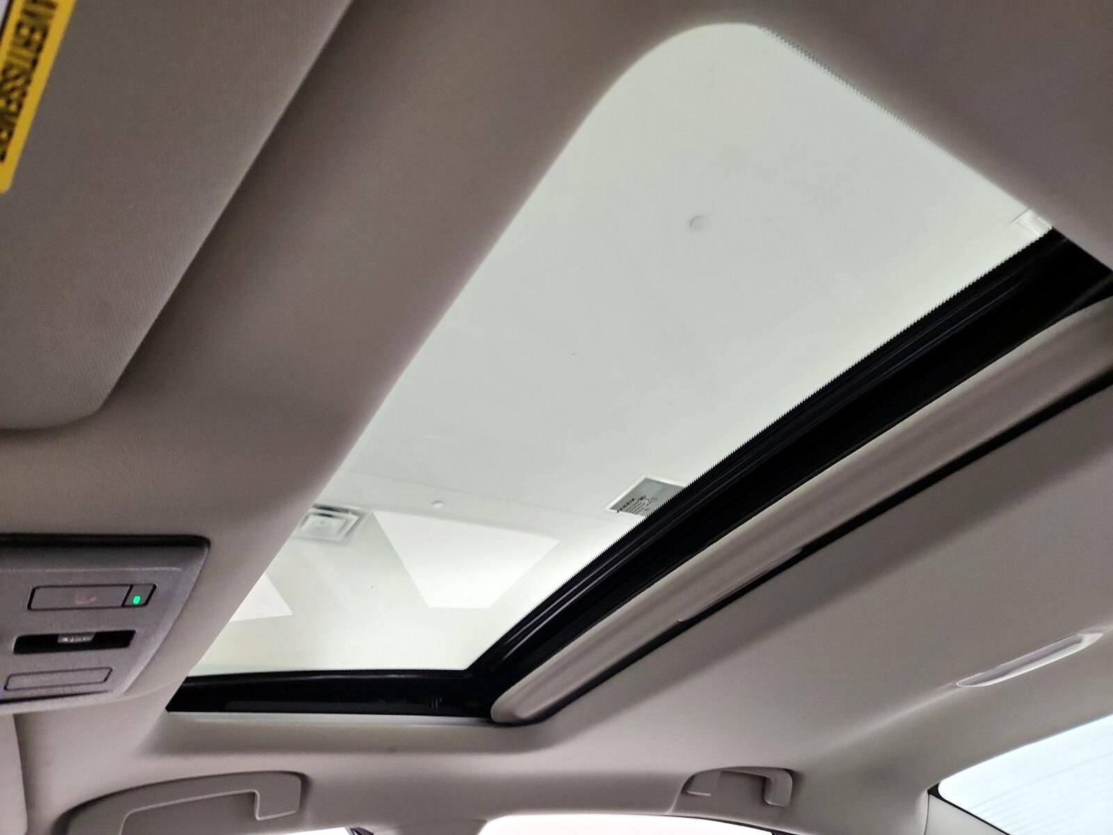 Sunroof(s) & Overhead Airbags