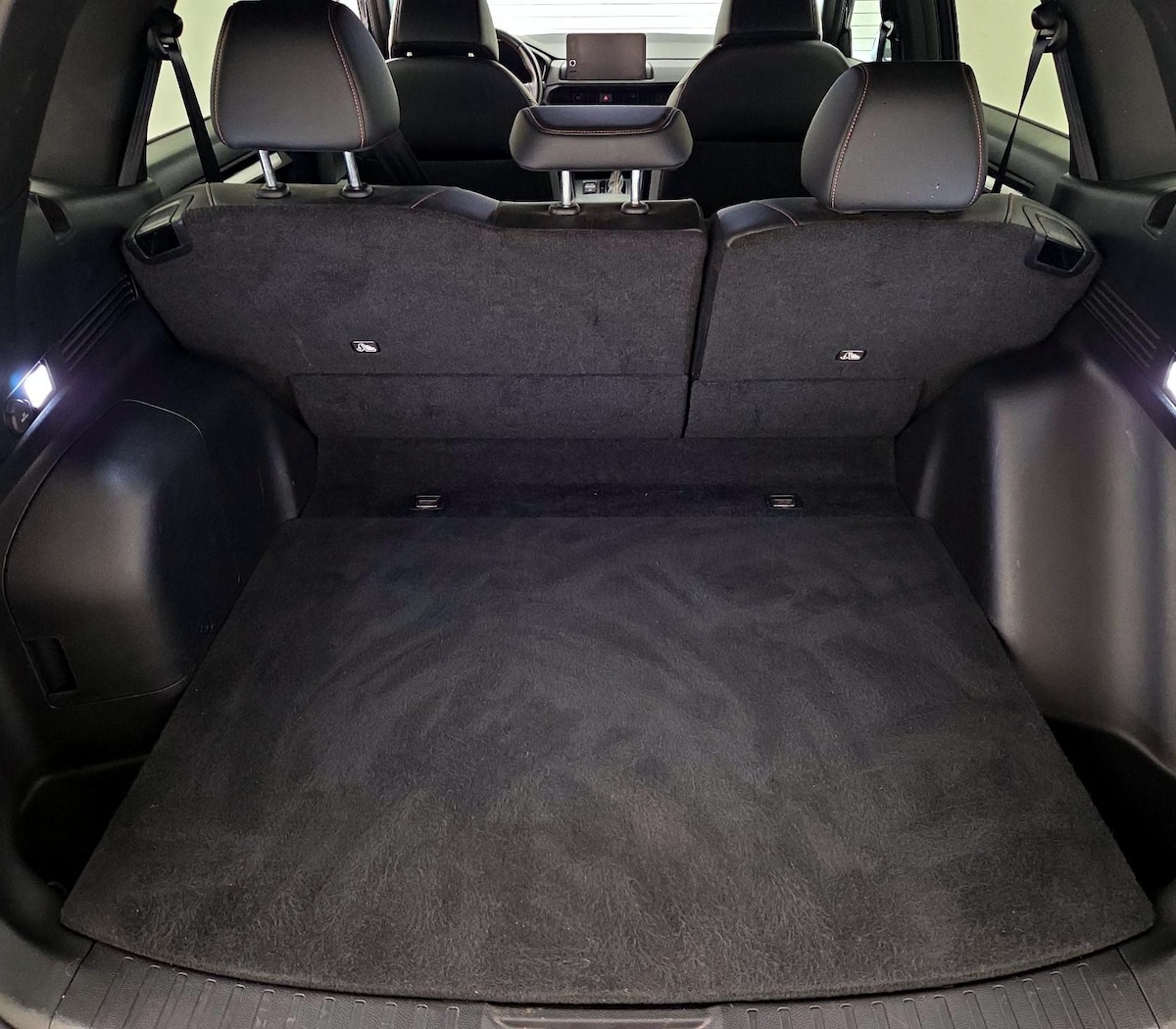 Trunk/Cargo (Seats Up)