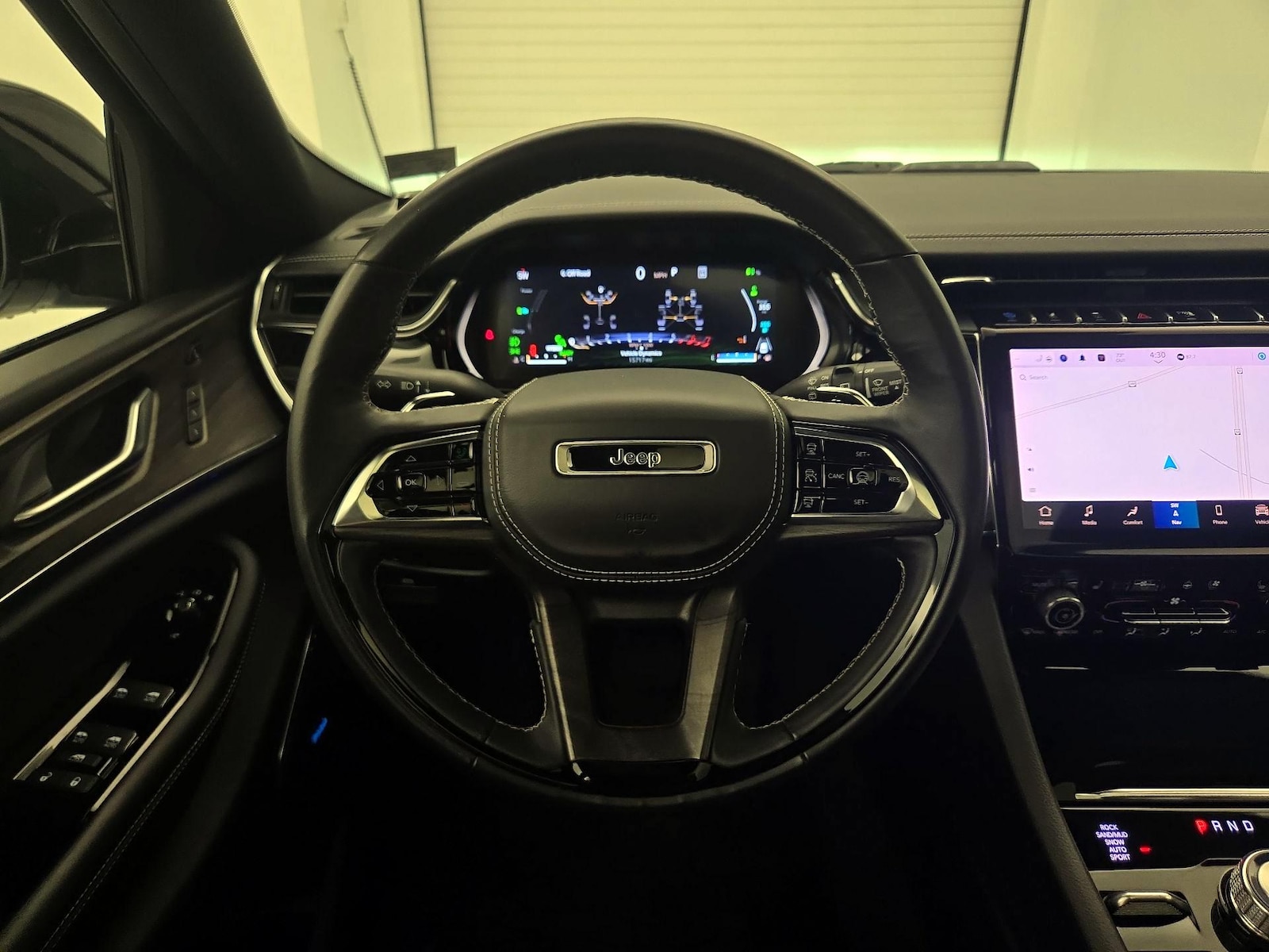 2023 Jeep Grand Cherokee Overland 4xe - Photo 11