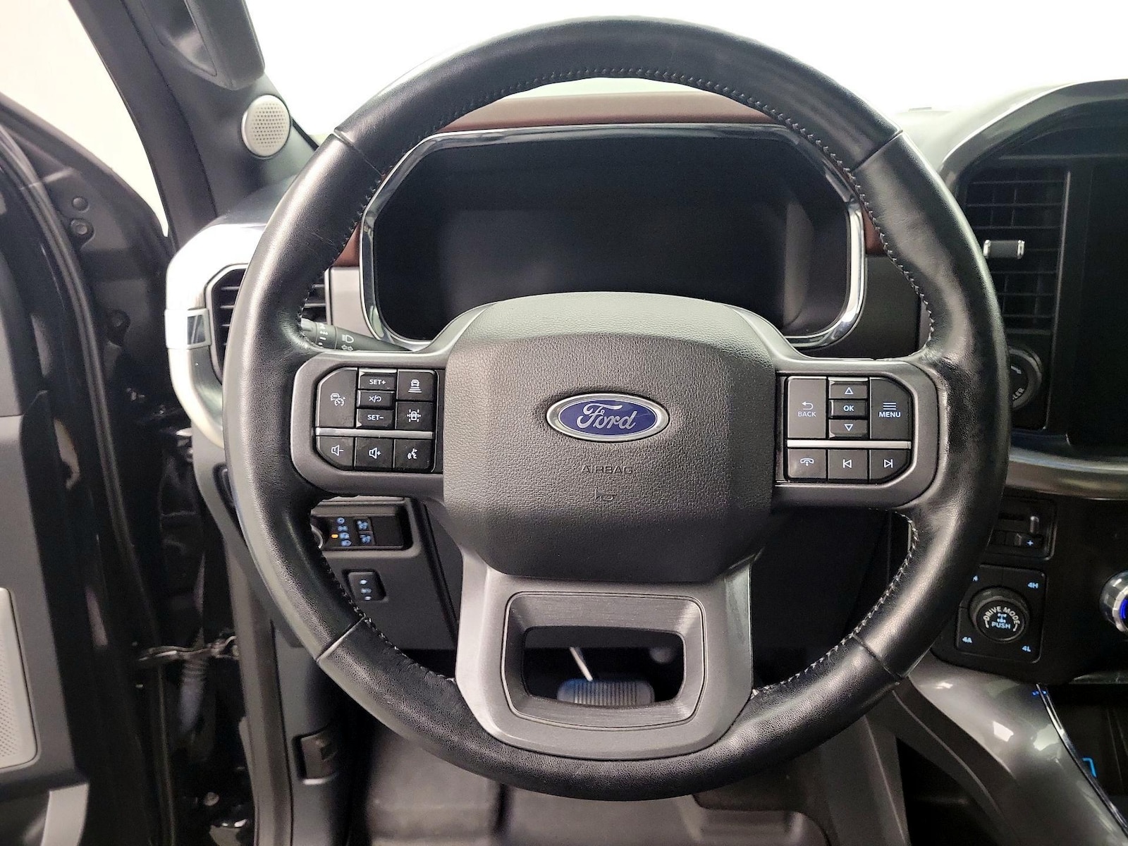 2023 Ford F-150 Lariat - Photo 11