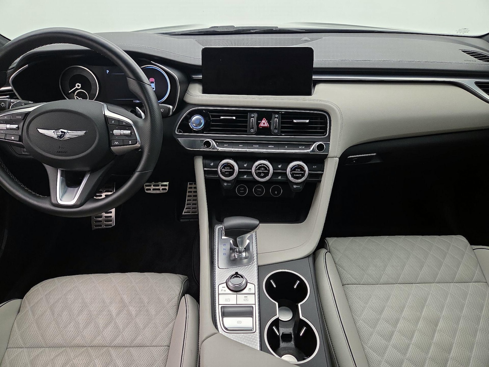 2023 GENESIS G70 Standard - Photo 10