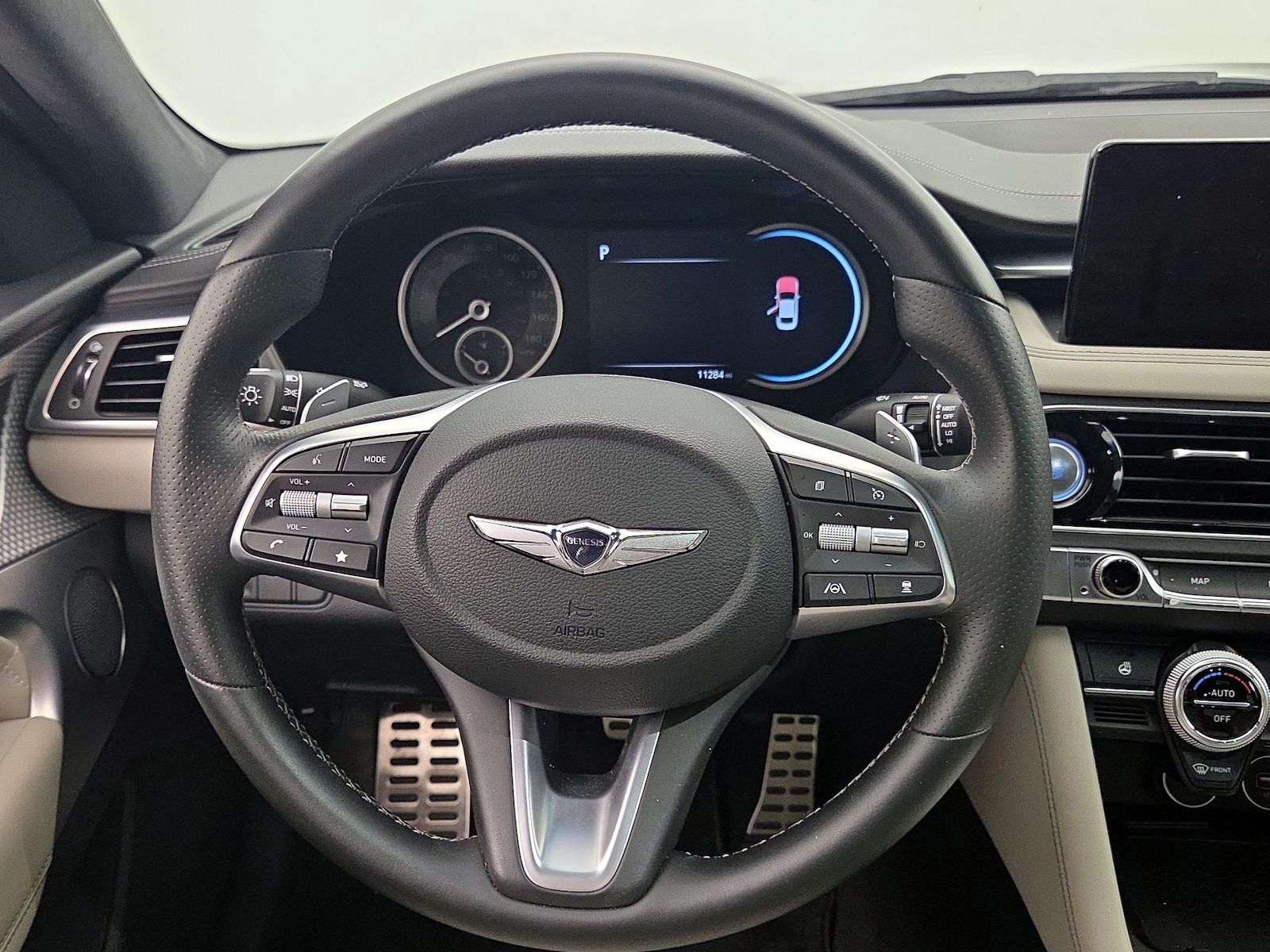 2023 GENESIS G70 Standard - Photo 11
