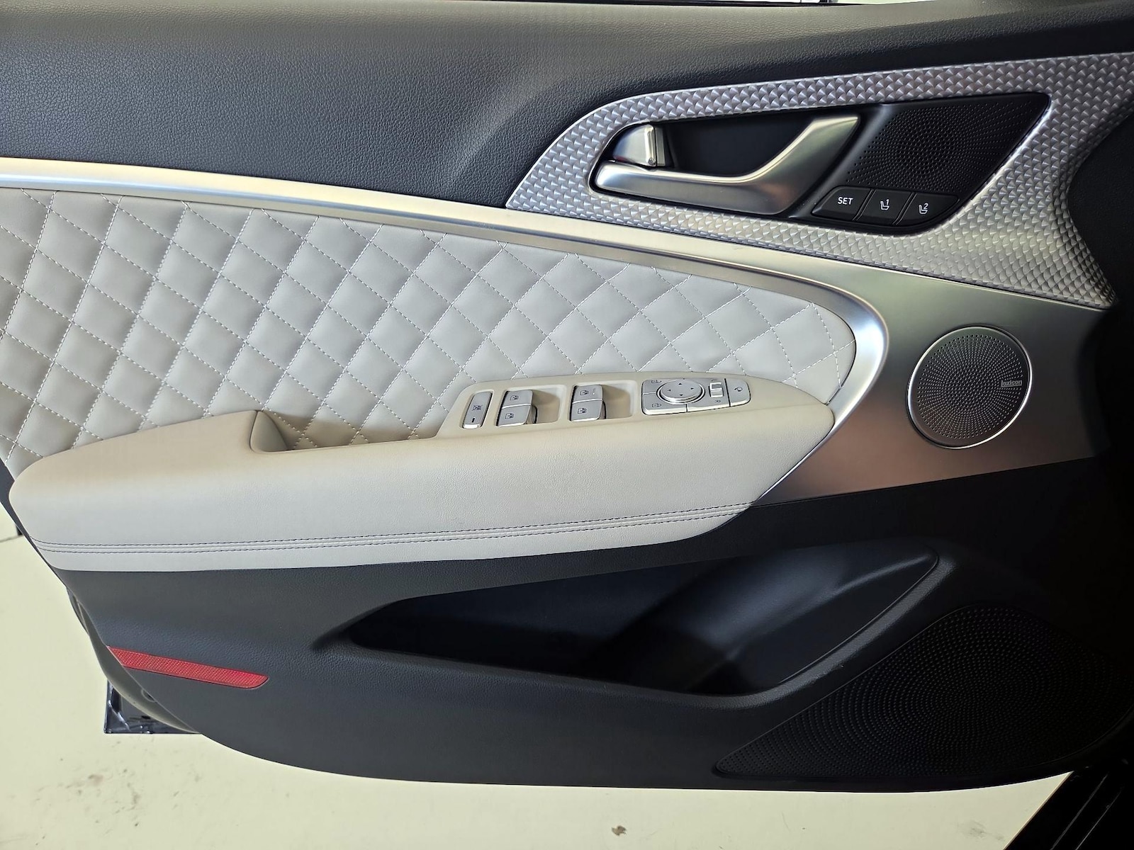 2023 GENESIS G70 Standard - Photo 13