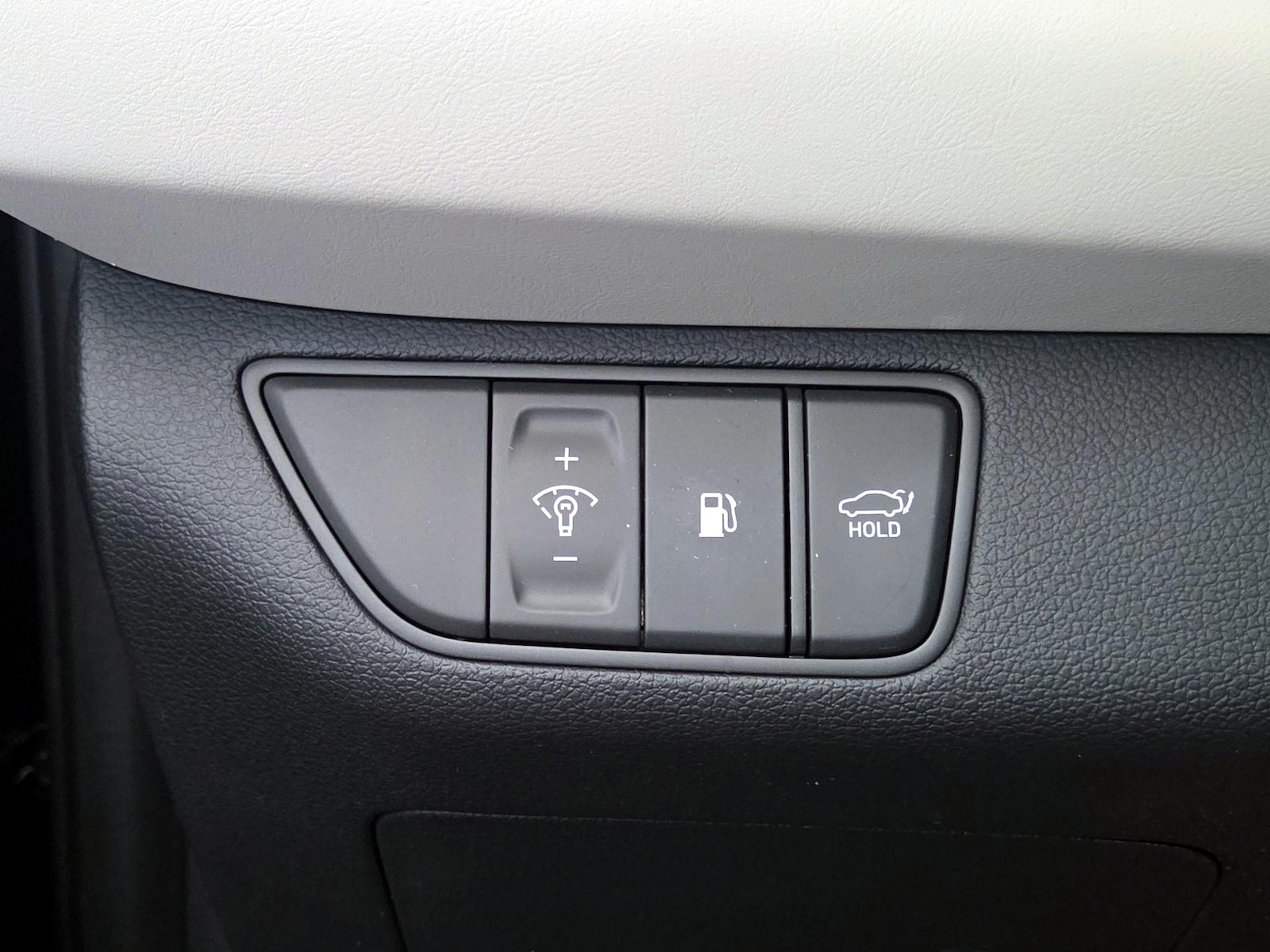 2023 GENESIS G70 Standard - Photo 14