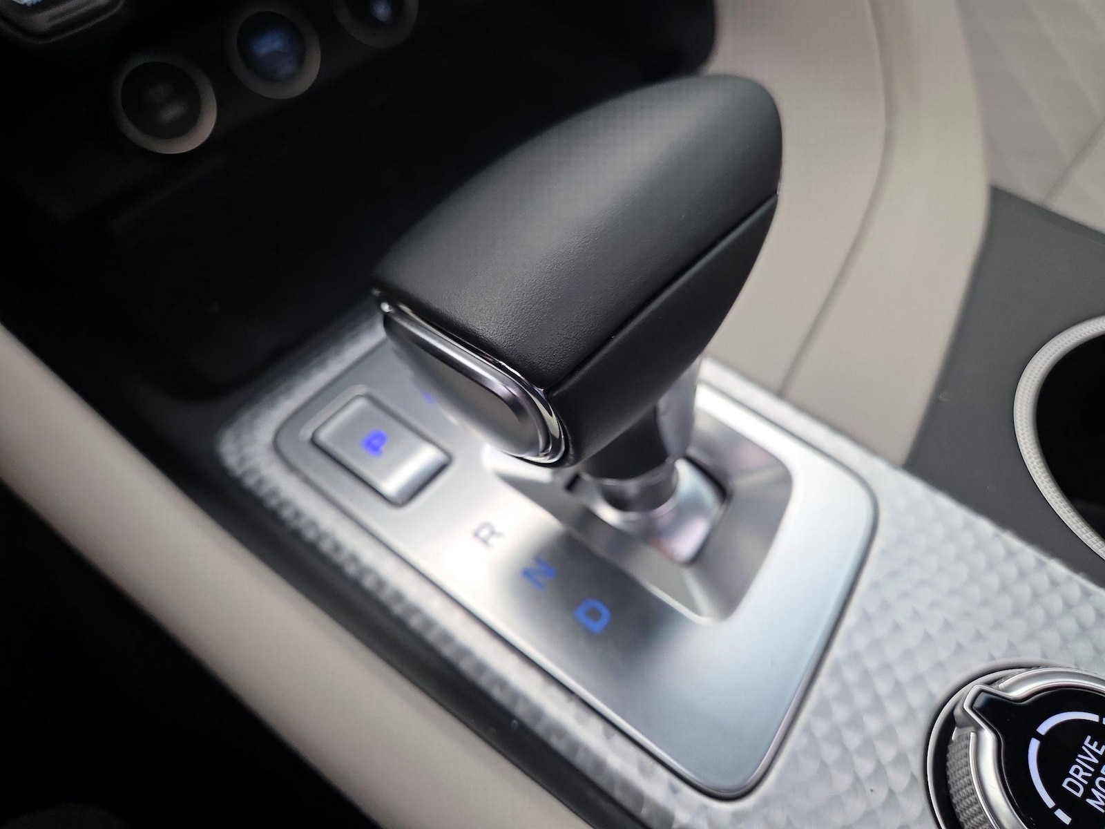 2023 GENESIS G70 Standard - Photo 19
