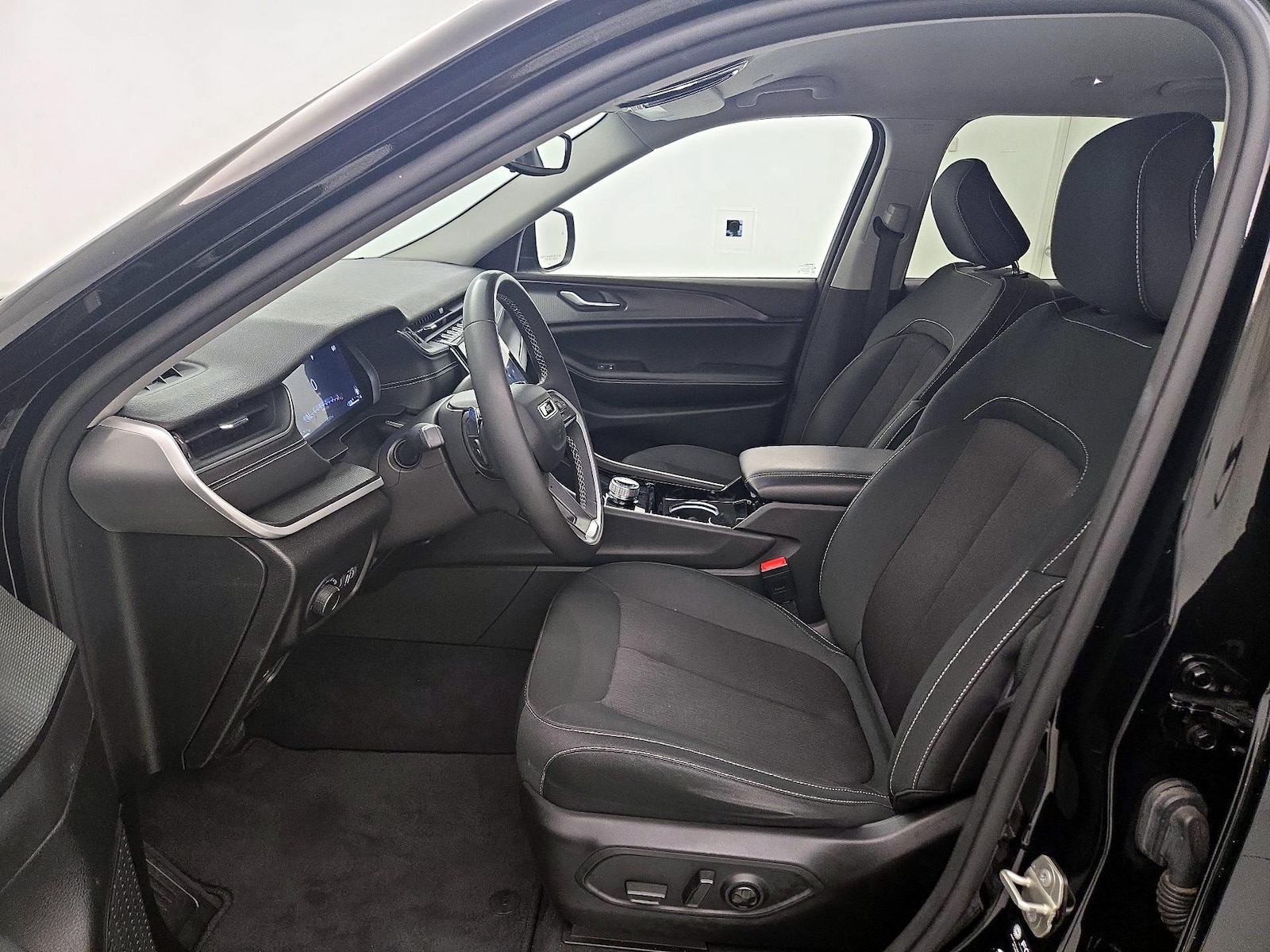 2023 Jeep Grand Cherokee L Laredo - Photo 12