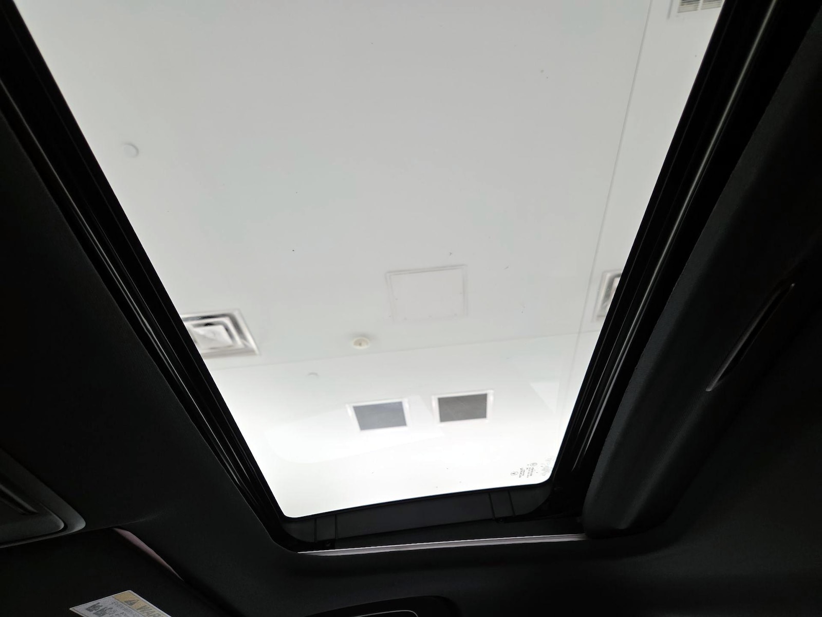 Sunroof(s) & Overhead Airbags