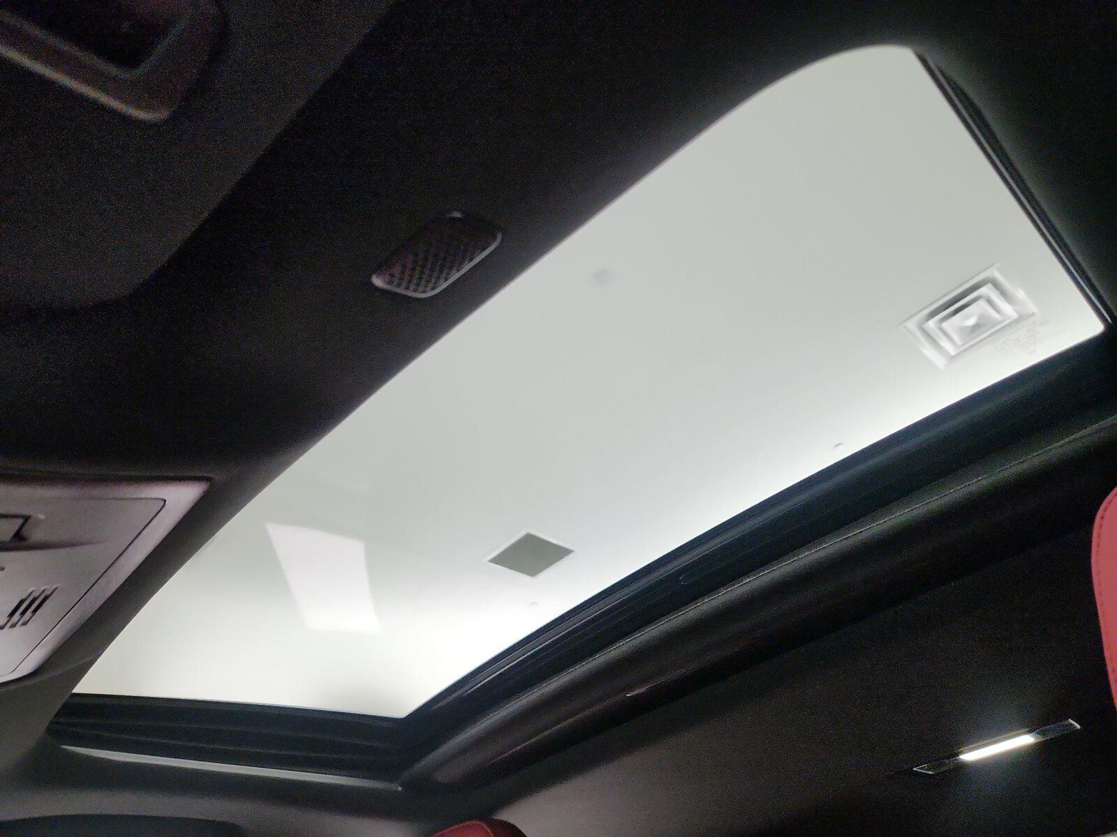 Sunroof(s) & Overhead Airbags
