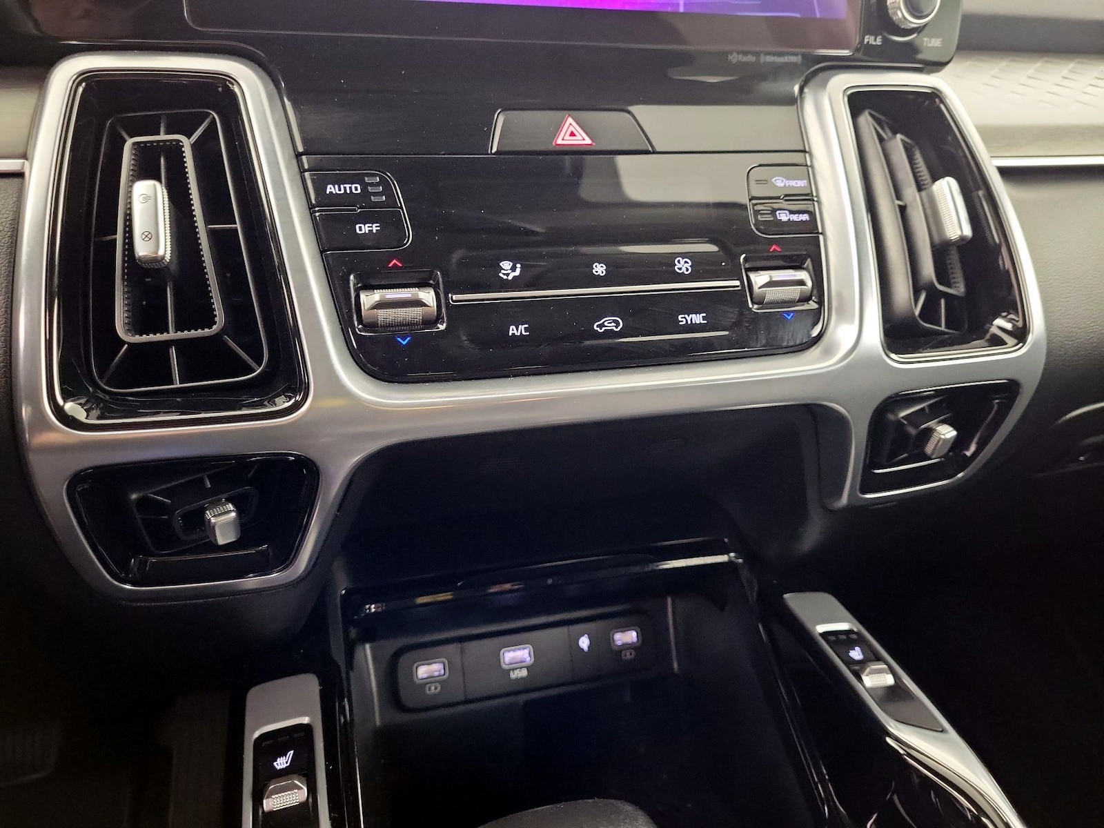 2023 Kia Sorento SX - Photo 17