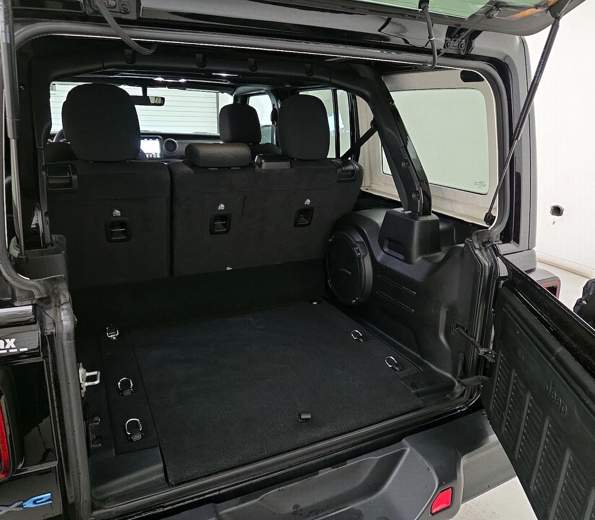 Trunk/Cargo (Seats Up)
