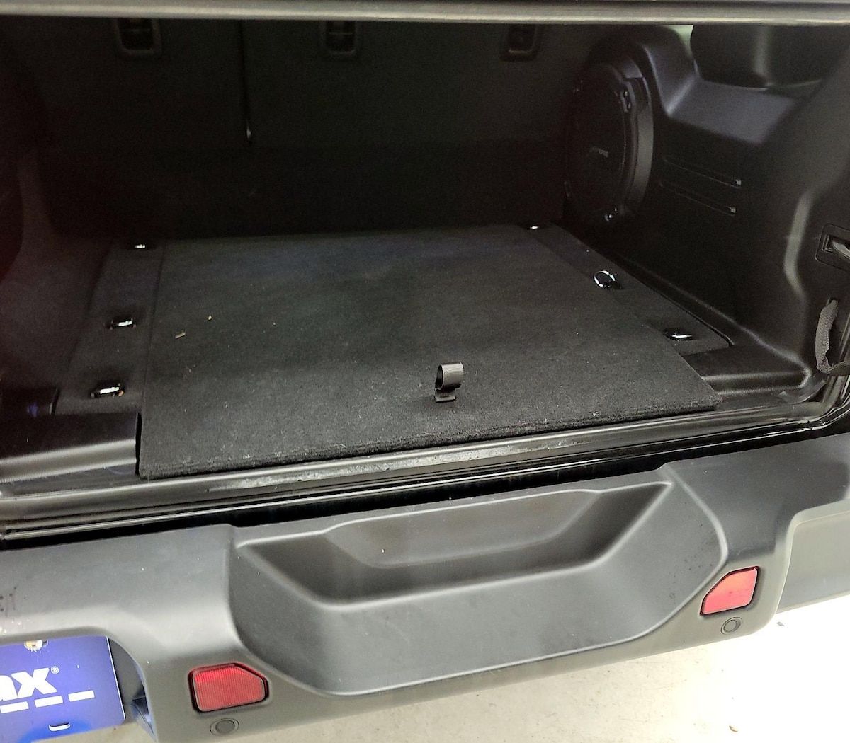 Trunk/Cargo (Seats Up)