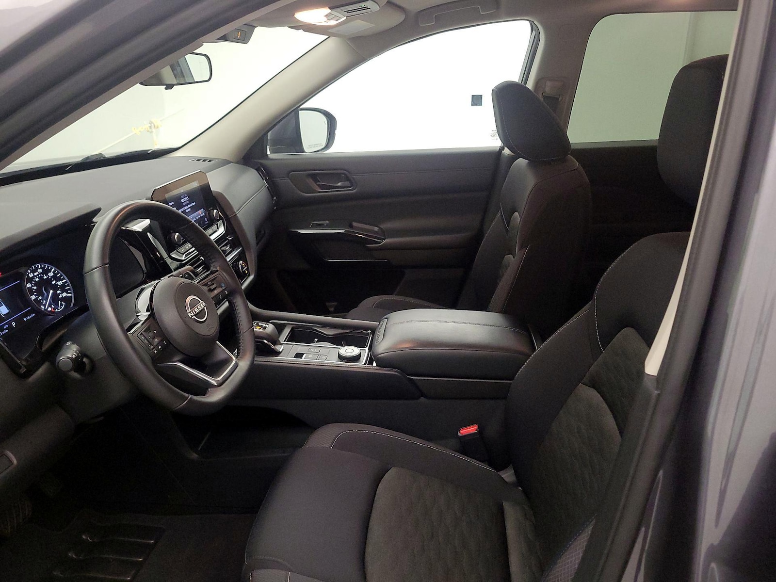 2023 Nissan Pathfinder SV - Photo 12
