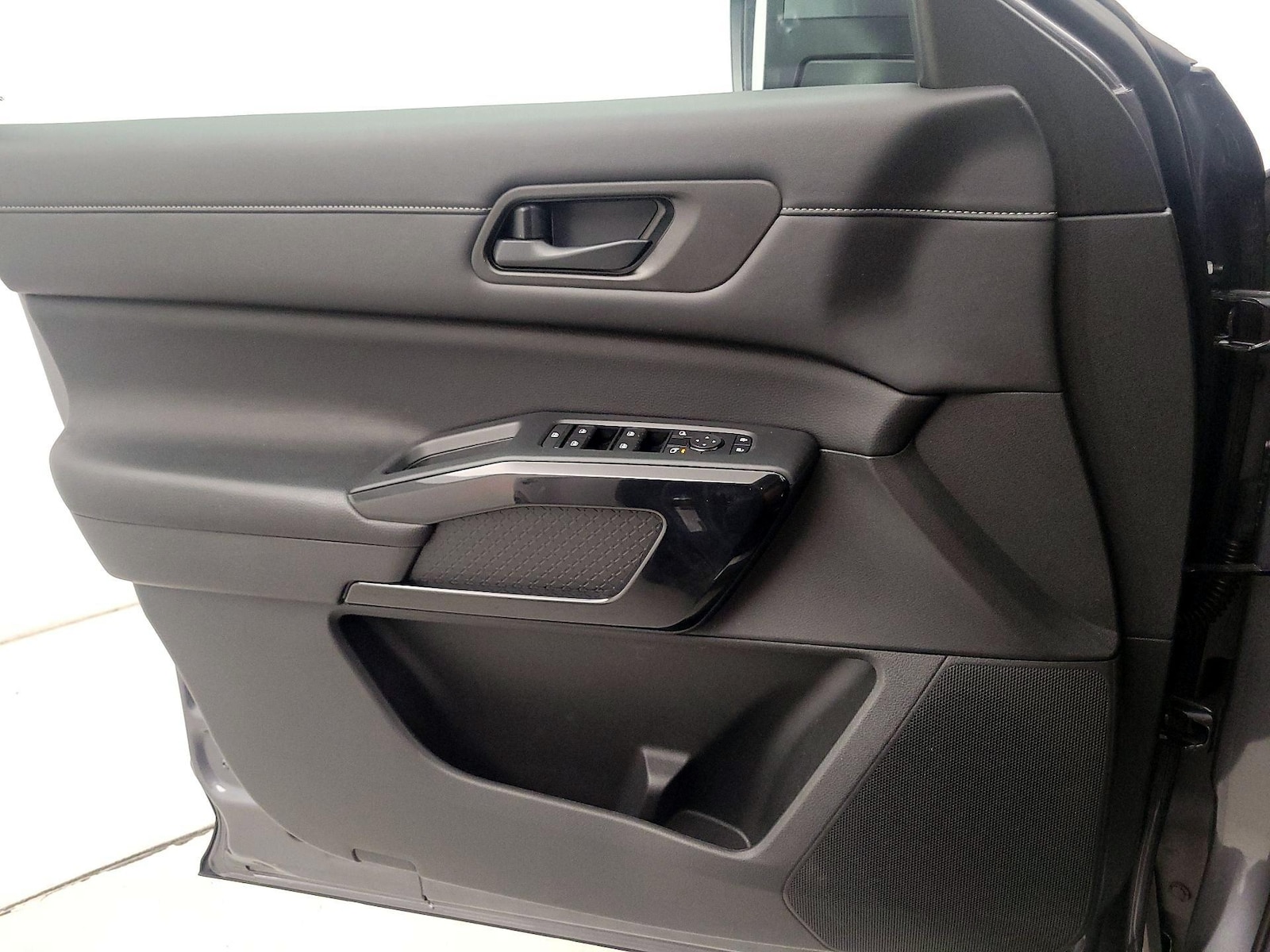 2023 Nissan Pathfinder SV - Photo 13