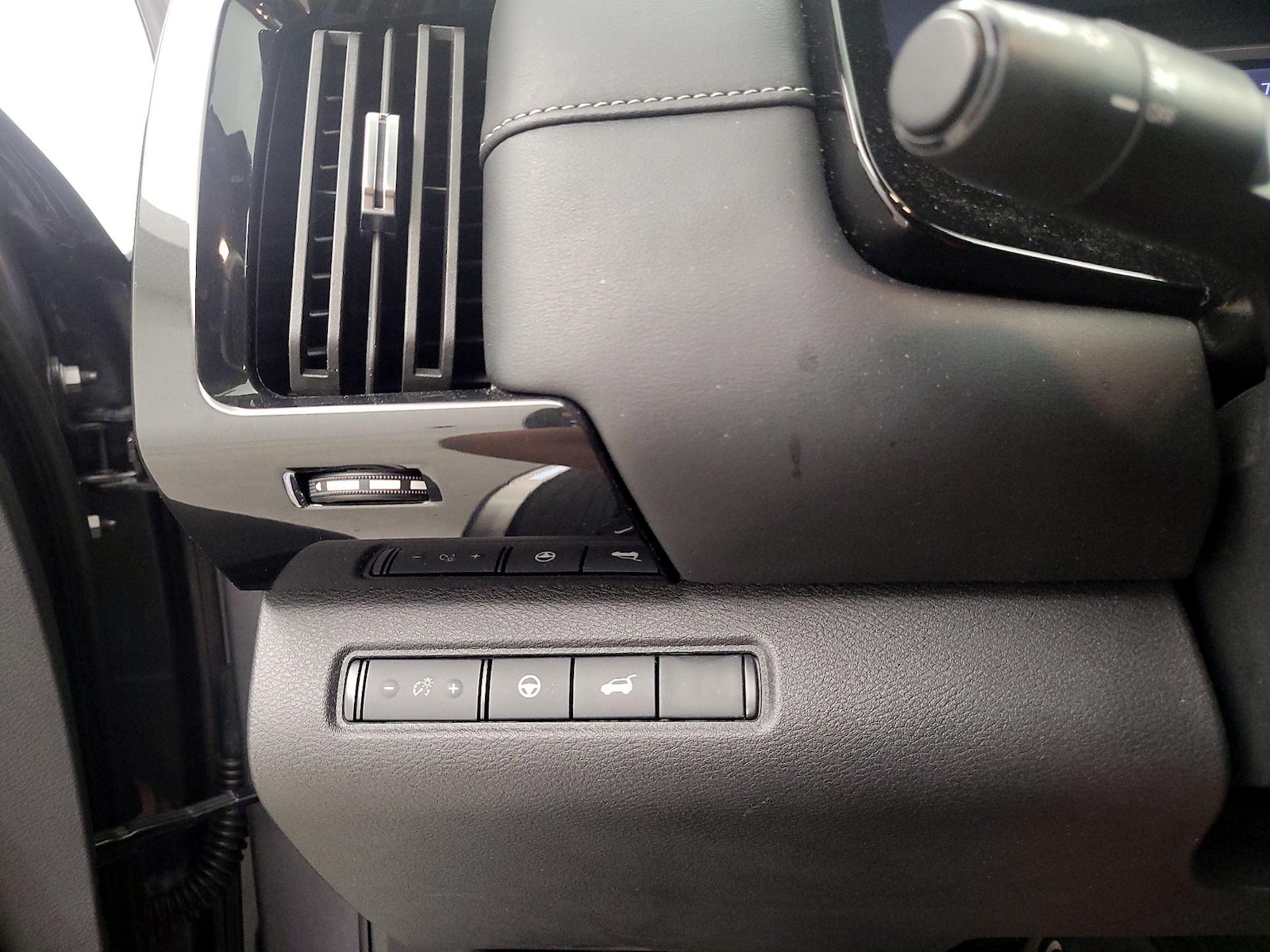 2023 Nissan Pathfinder SV - Photo 14