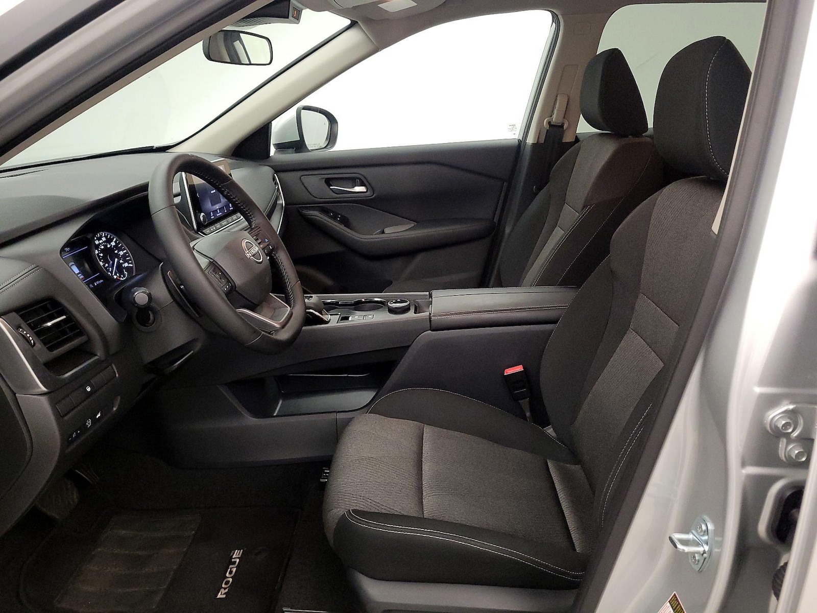 2025 Nissan Rogue SV - Photo 12