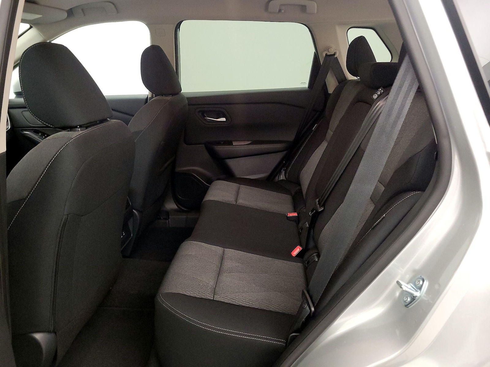 2025 Nissan Rogue SV - Photo 20