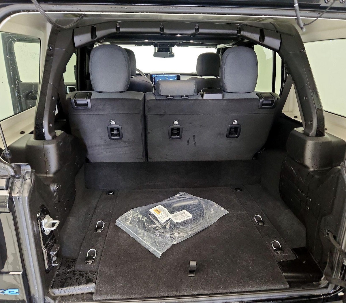 Trunk/Cargo (Seats Up)